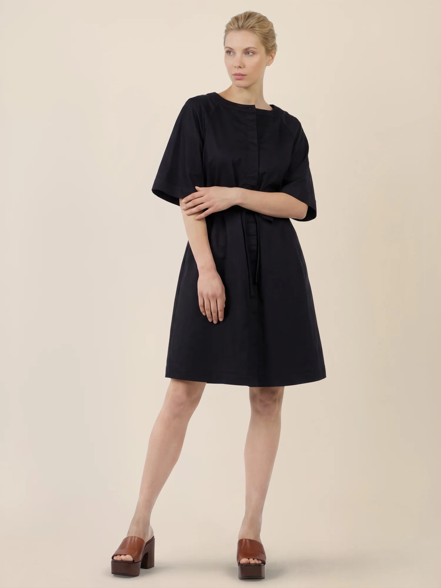 APART Kleid mit Gürtel und Raglanärmeln | schwarz - Image 6