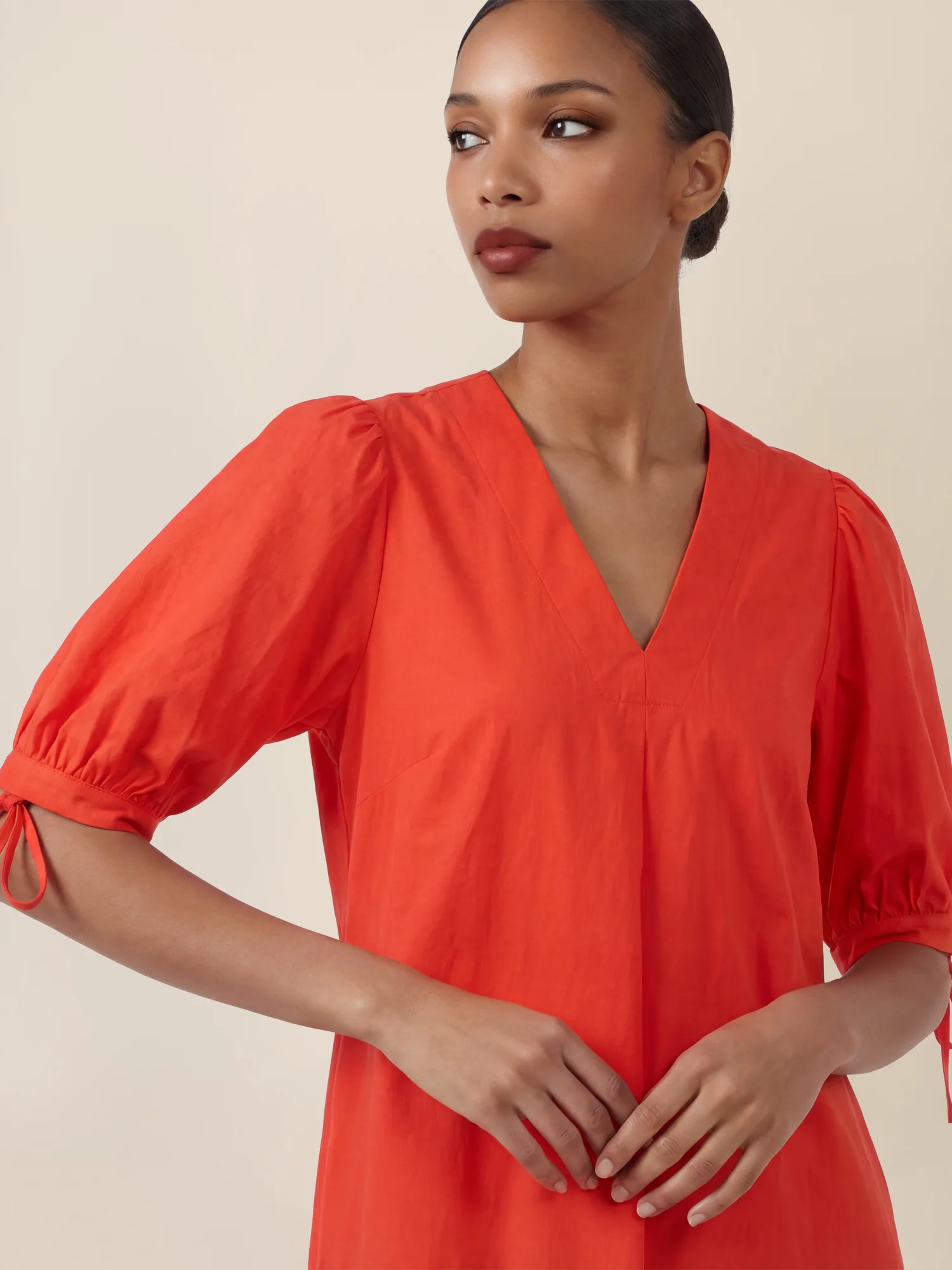 APART Kleid mit Puffärmeln und V-Ausschnitt | orange - Image 4