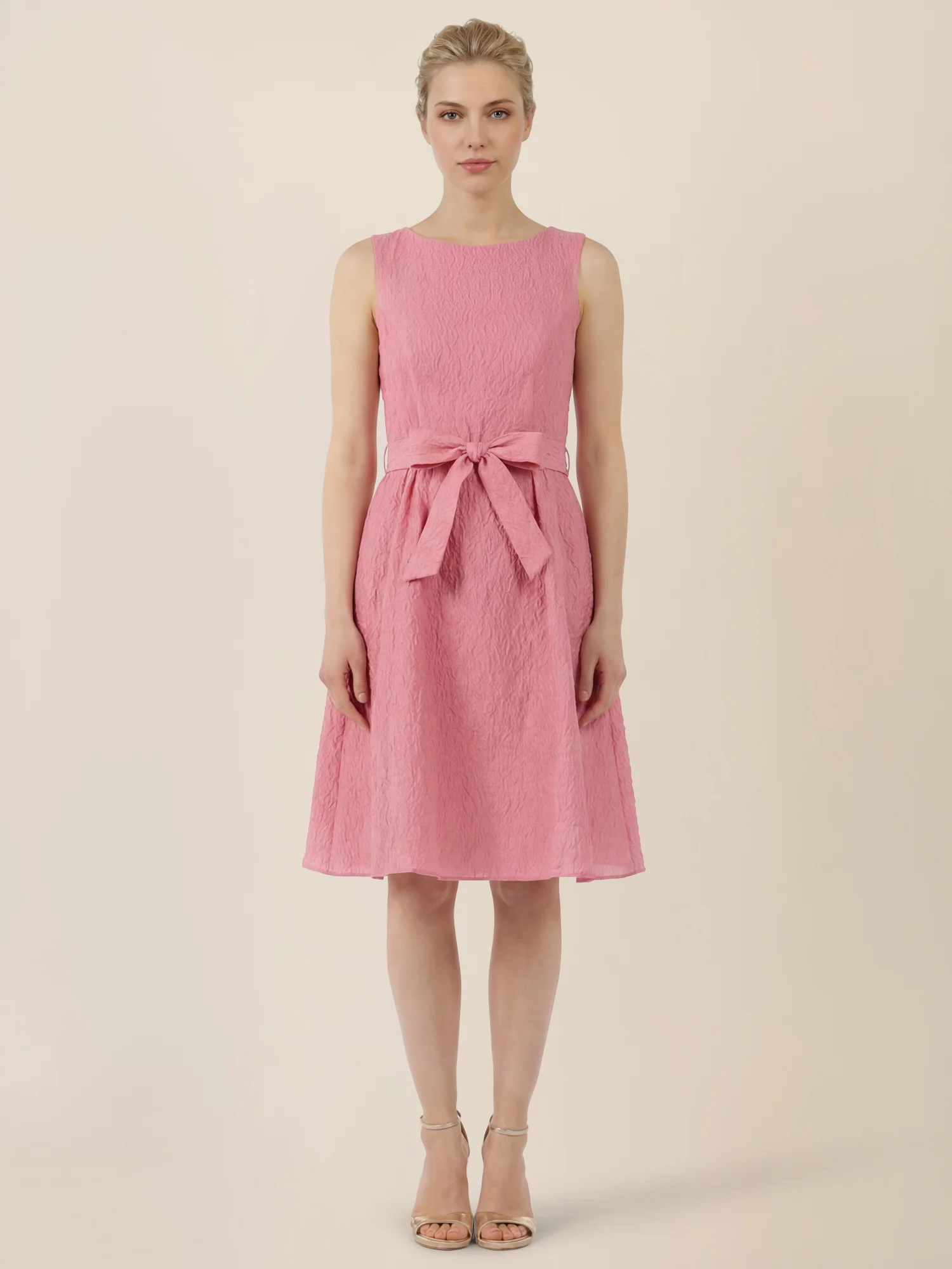 APART Kleid mit Struktur und Taillenschleife | hellrosa