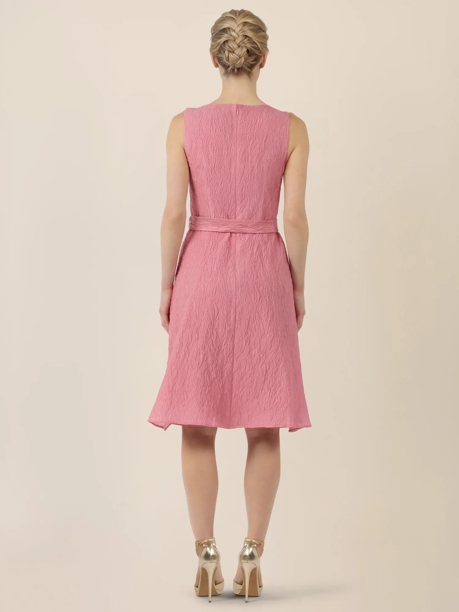 APART Kleid mit Struktur und Taillenschleife | hellrosa - Image 2