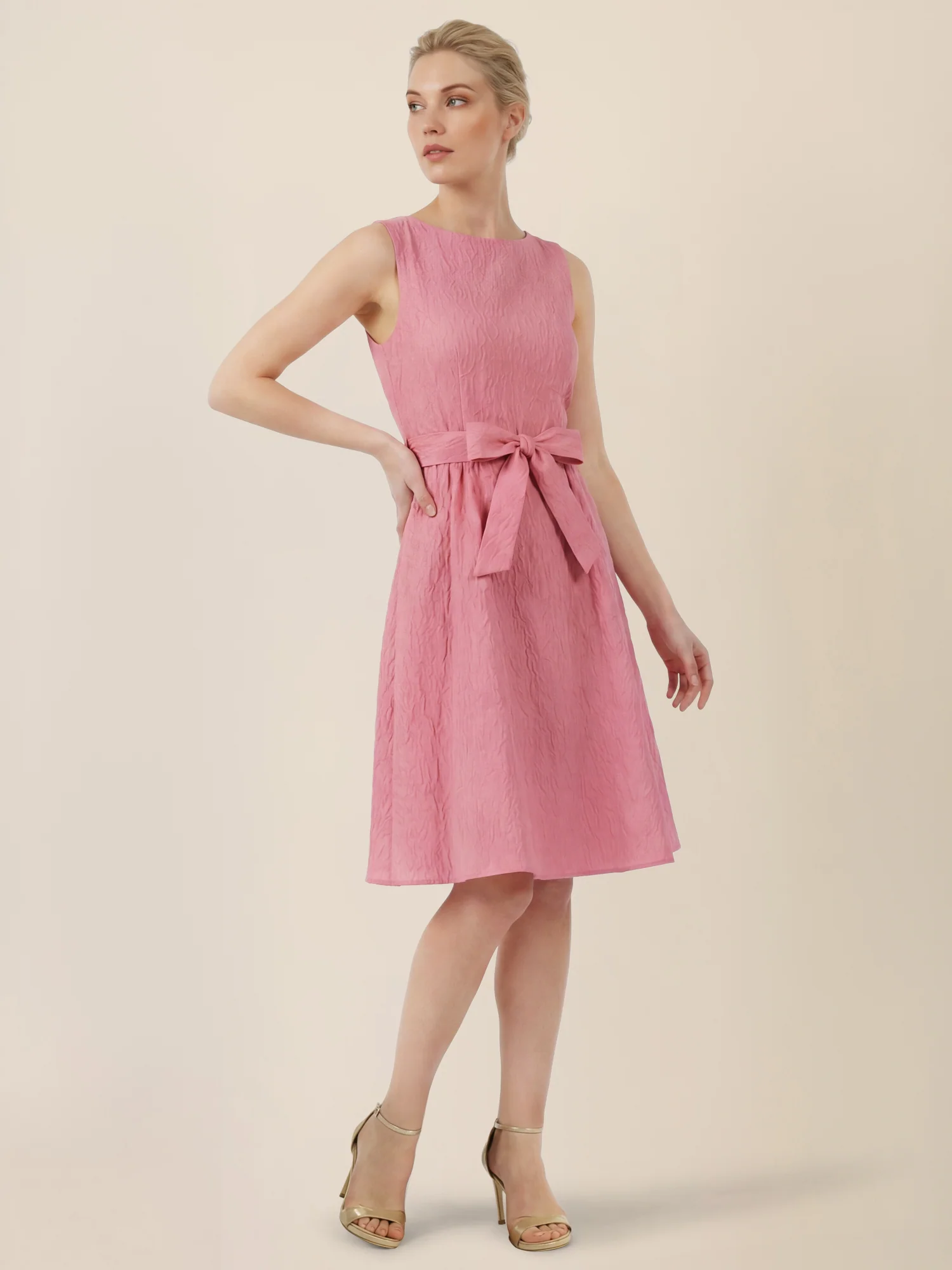 APART Kleid mit Struktur und Taillenschleife | hellrosa - Image 6