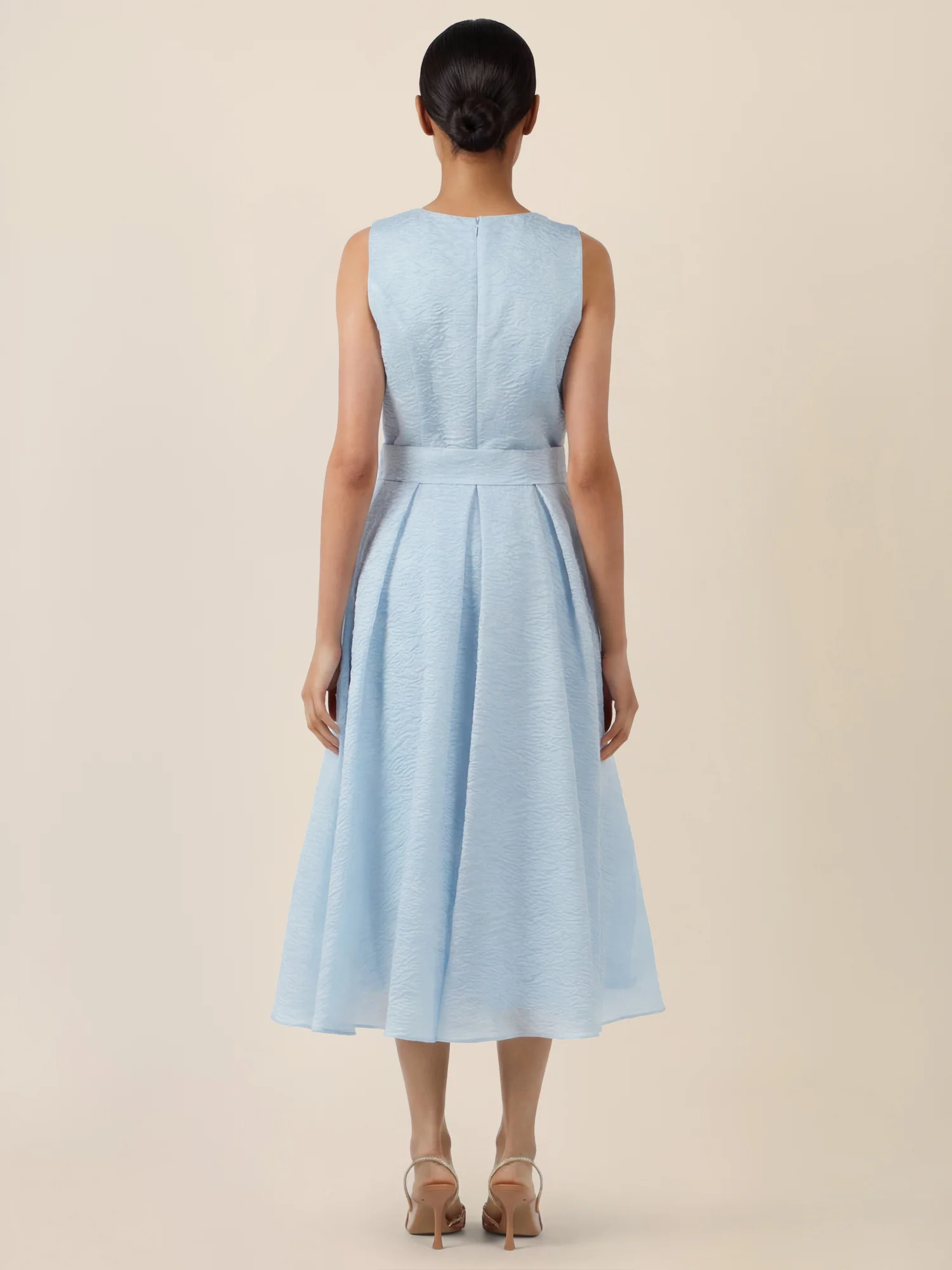 APART Kleid mit Taillenschleife und Struktur | hellblau - Image 2