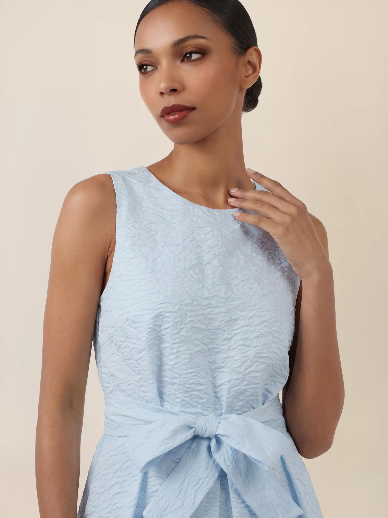 APART Kleid mit Taillenschleife und Struktur | hellblau - Image 4