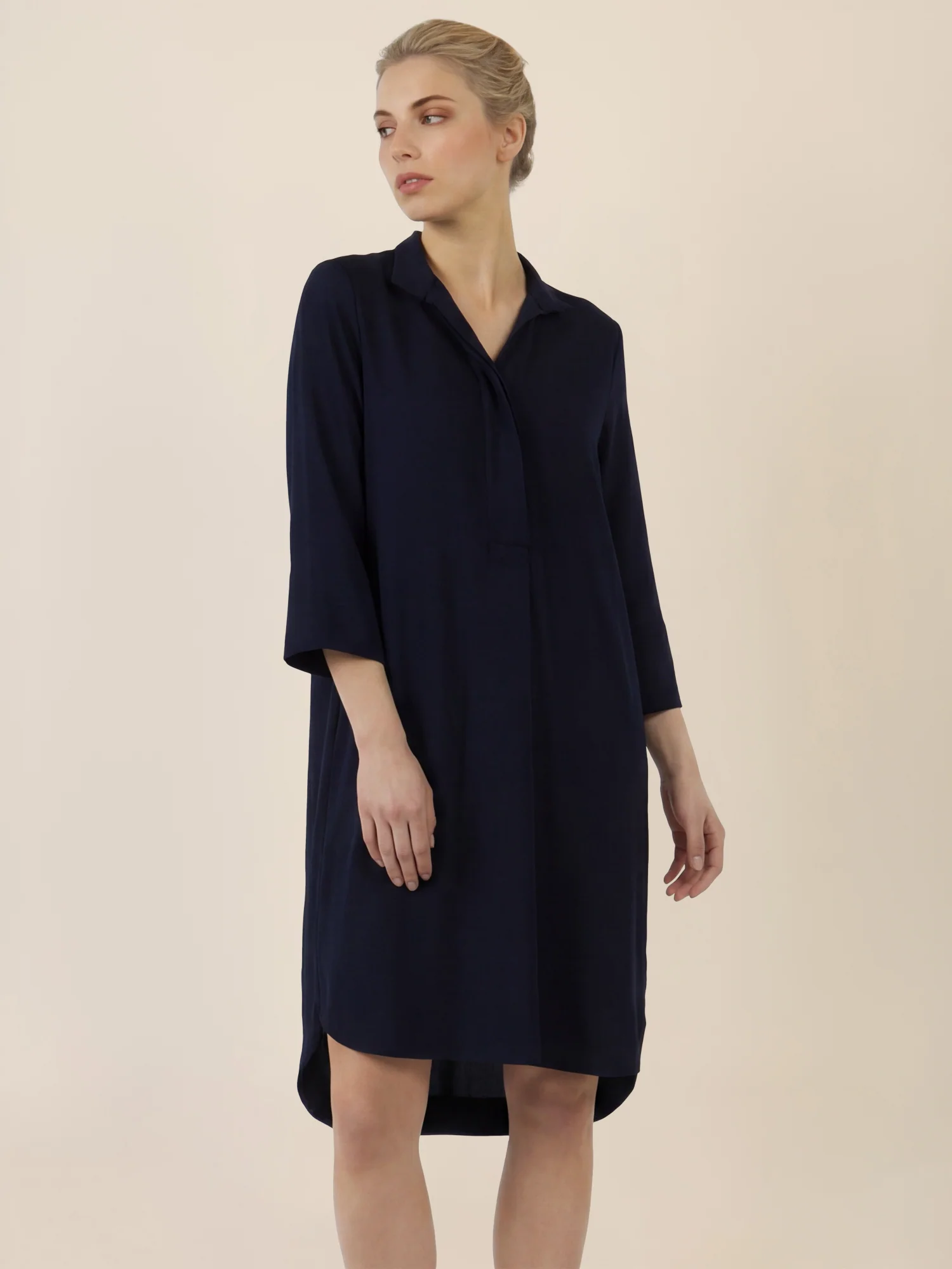 APART Kleid mit V-Ausschnitt und 3/4-Ärmeln | nachtblau - Image 4
