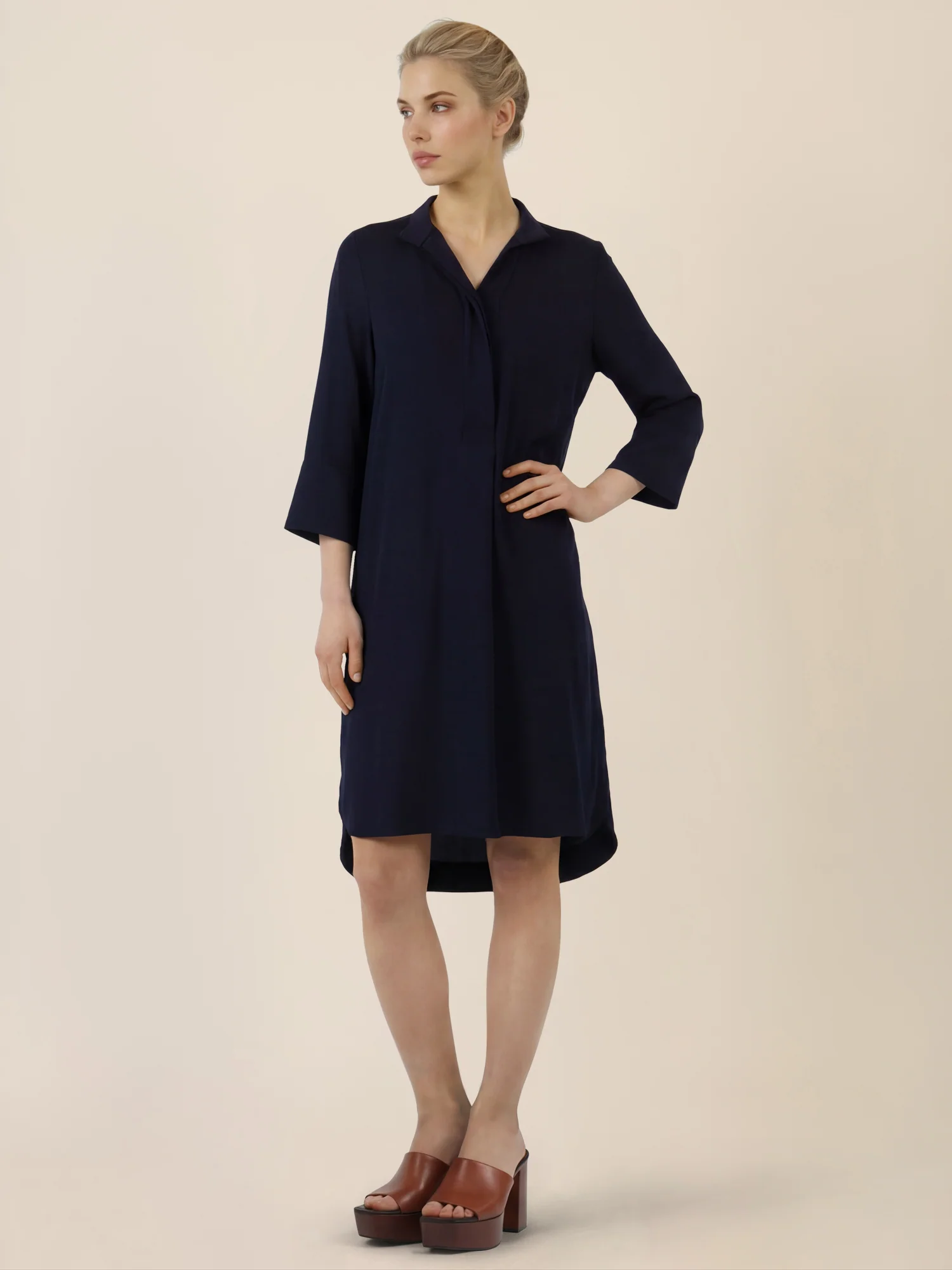 APART Kleid mit V-Ausschnitt und 3/4-Ärmeln | nachtblau - Image 6