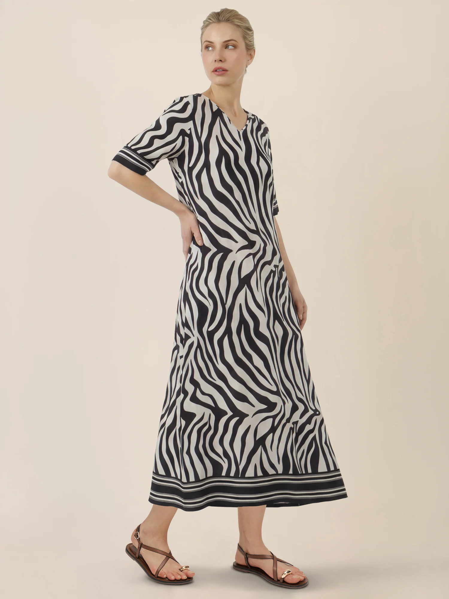 APART Kleid mit Zebra-Muster und V-Ausschnitt | schwarz-creme - Image 6