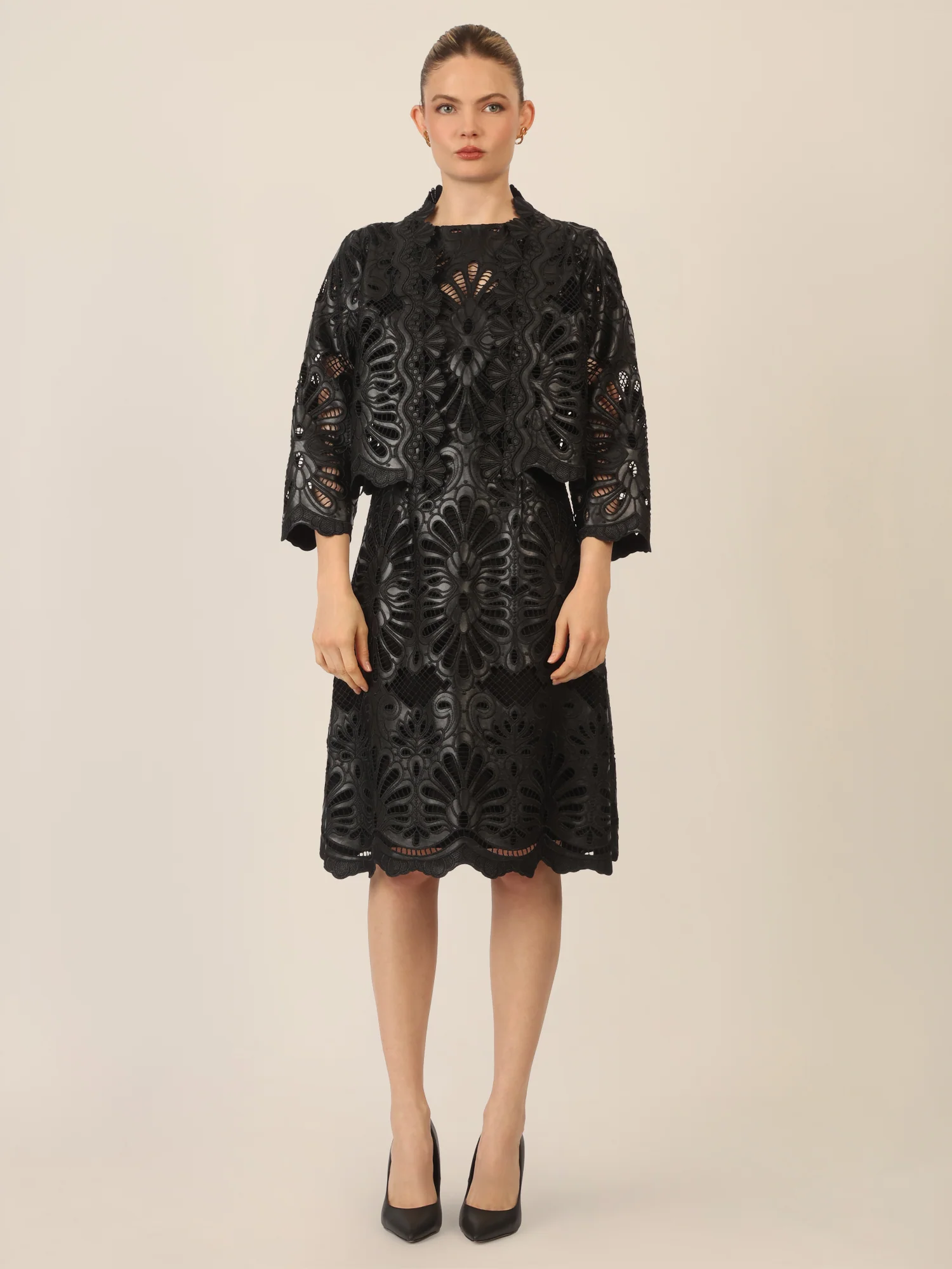 APART Kunstlederjacke mit allover Ornamentenstickerei | schwarz - Image 6