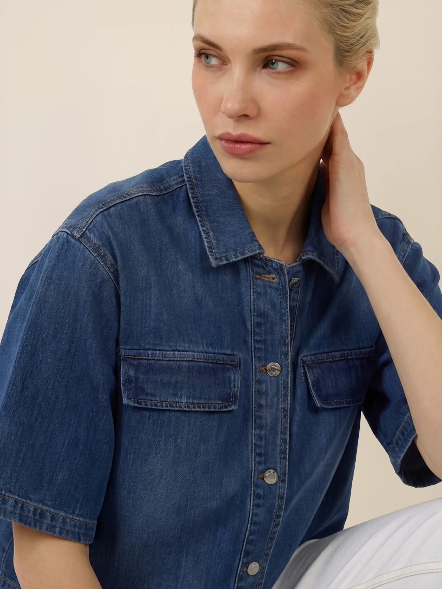 APART Kurzarm-Jeansjacke mit Druckknöpfen | hellblau - Image 5