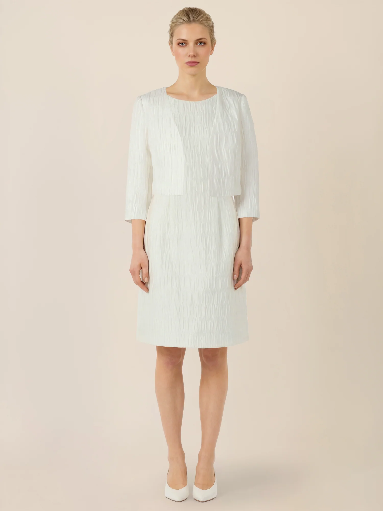 APART Kurze Jacquard-Bolero in eleganter Strukturoptik | creme - Image 2