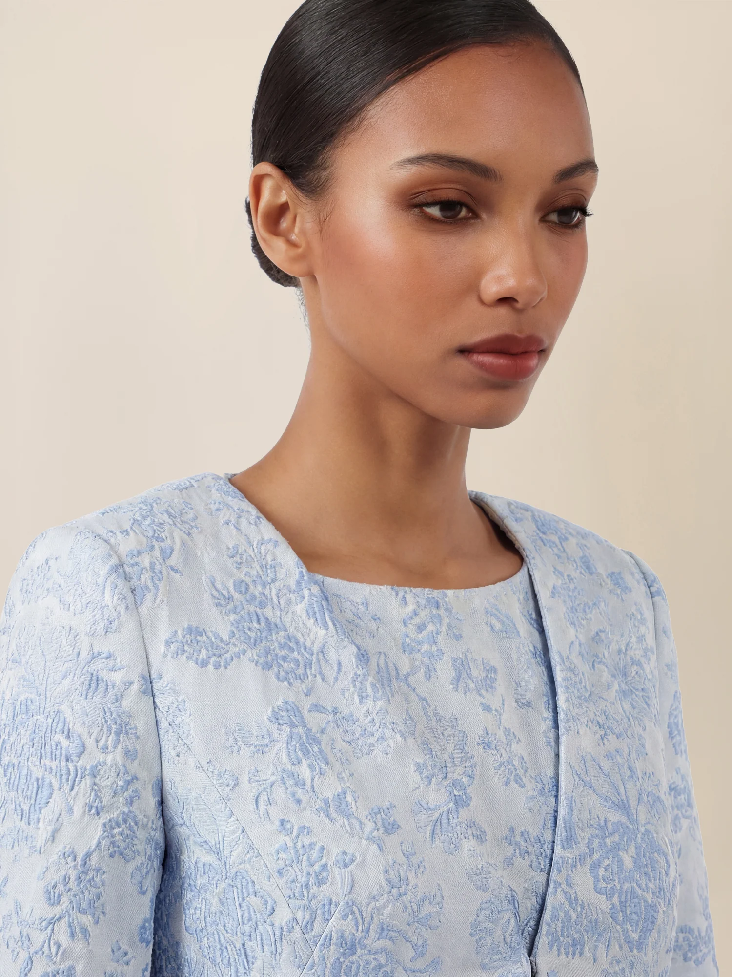 APART Kurze Jacquard-Bolero mit Blumenmuster | hellblau - Image 5