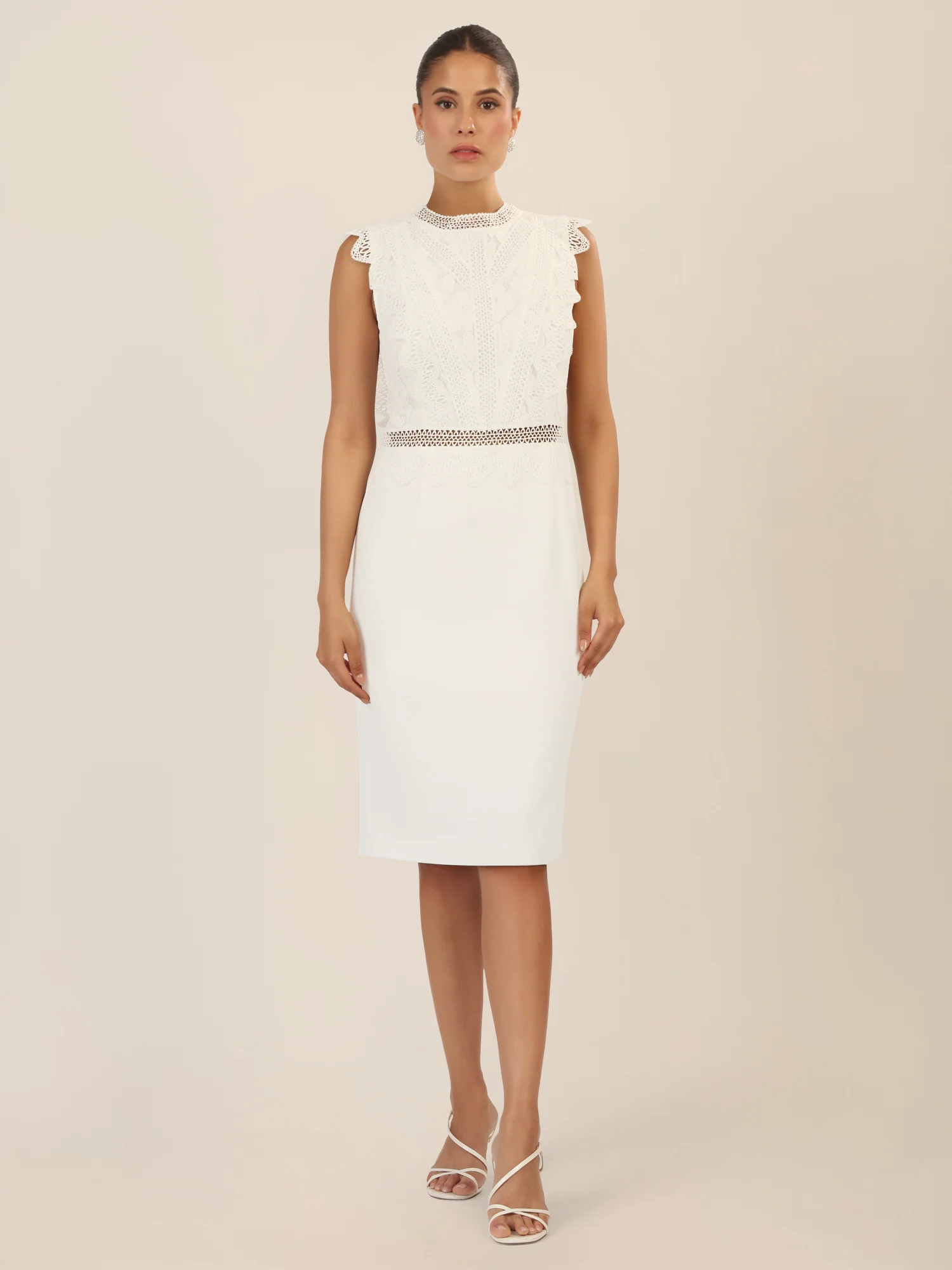 APART Kurzes Hochzeitskleid mit Häkelspitze | creme