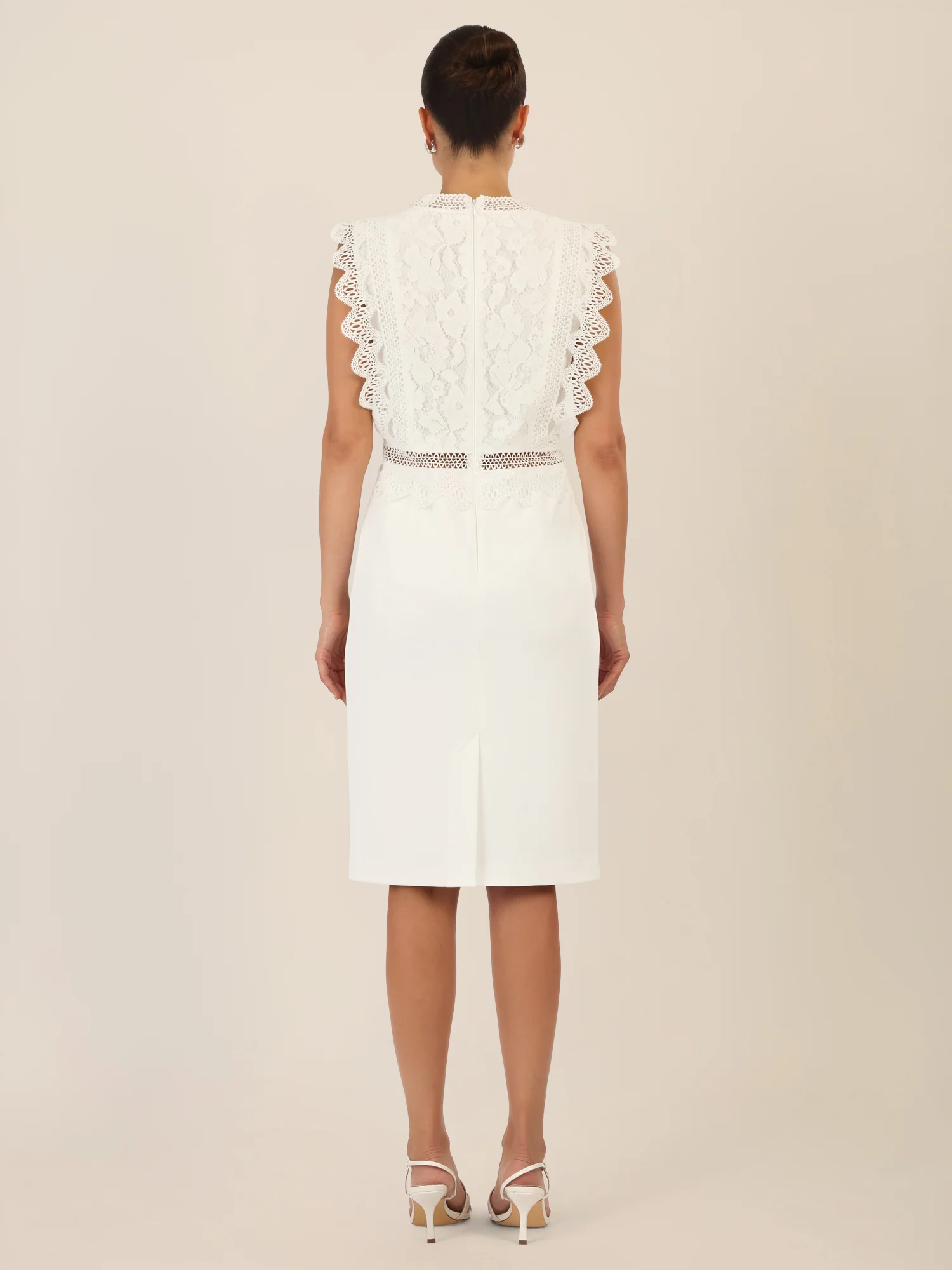 APART Kurzes Hochzeitskleid mit Häkelspitze | creme - Image 2