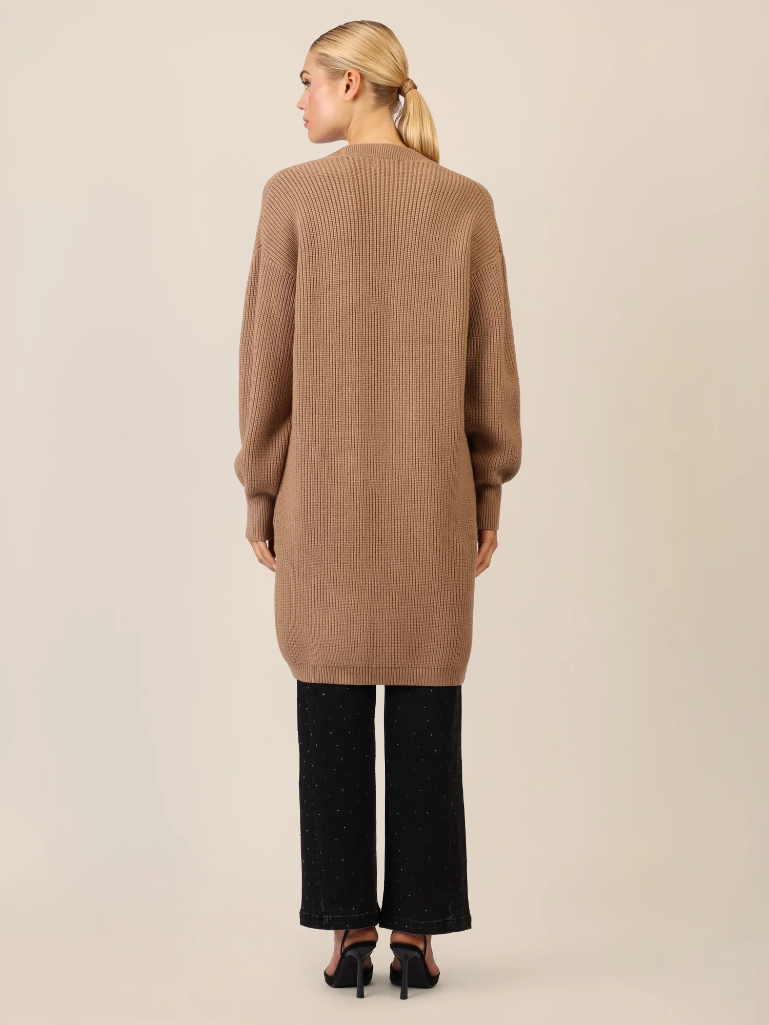 APART Lange Strickjacke mit aufgesetzten Taschen | camel - Image 3
