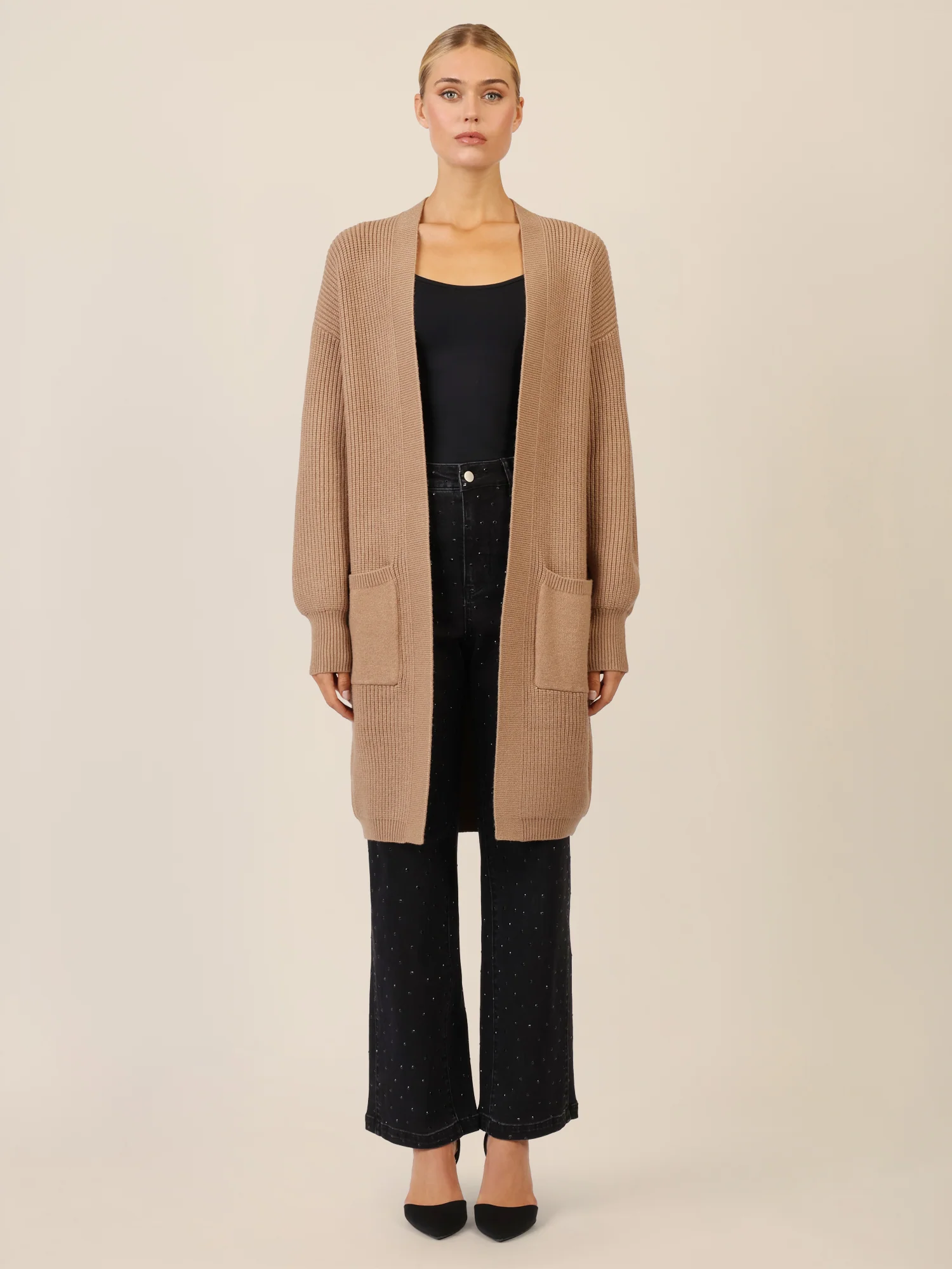 APART Lange Strickjacke mit aufgesetzten Taschen | camel - Image 6