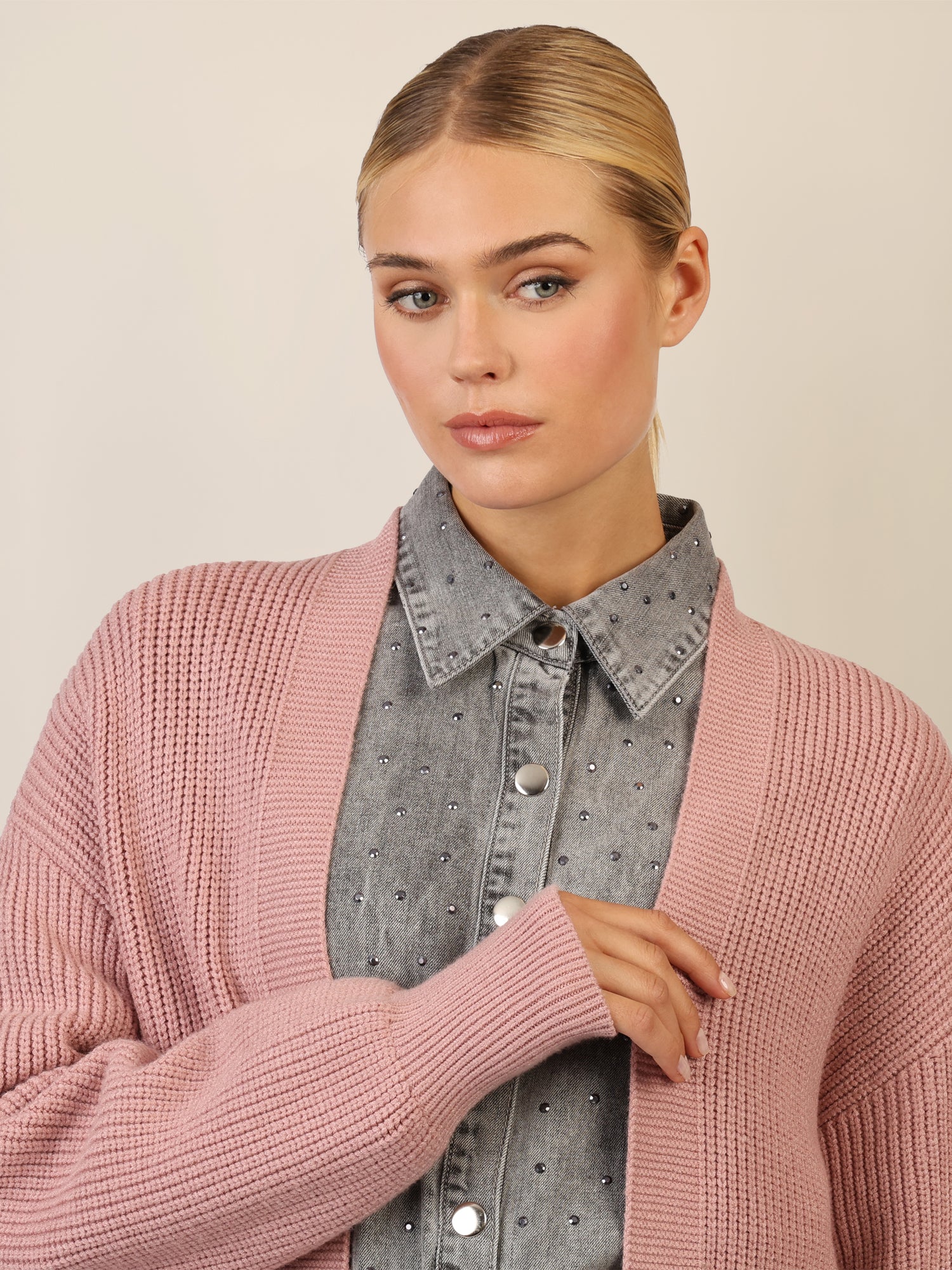 APART Lange Strickjacke mit aufgesetzten Taschen | mauve - Image 5