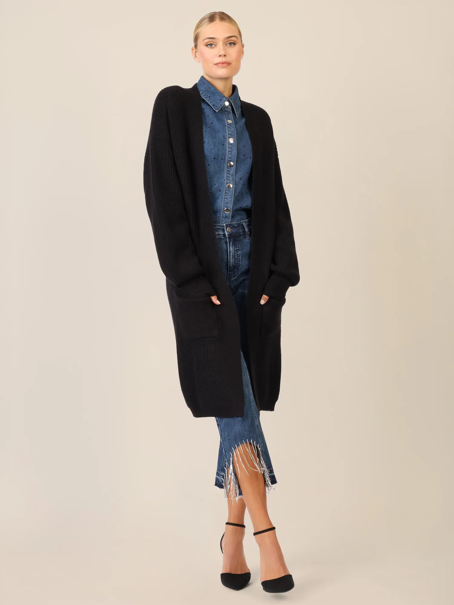 APART Lange Strickjacke mit aufgesetzten Taschen | schwarz - Image 2