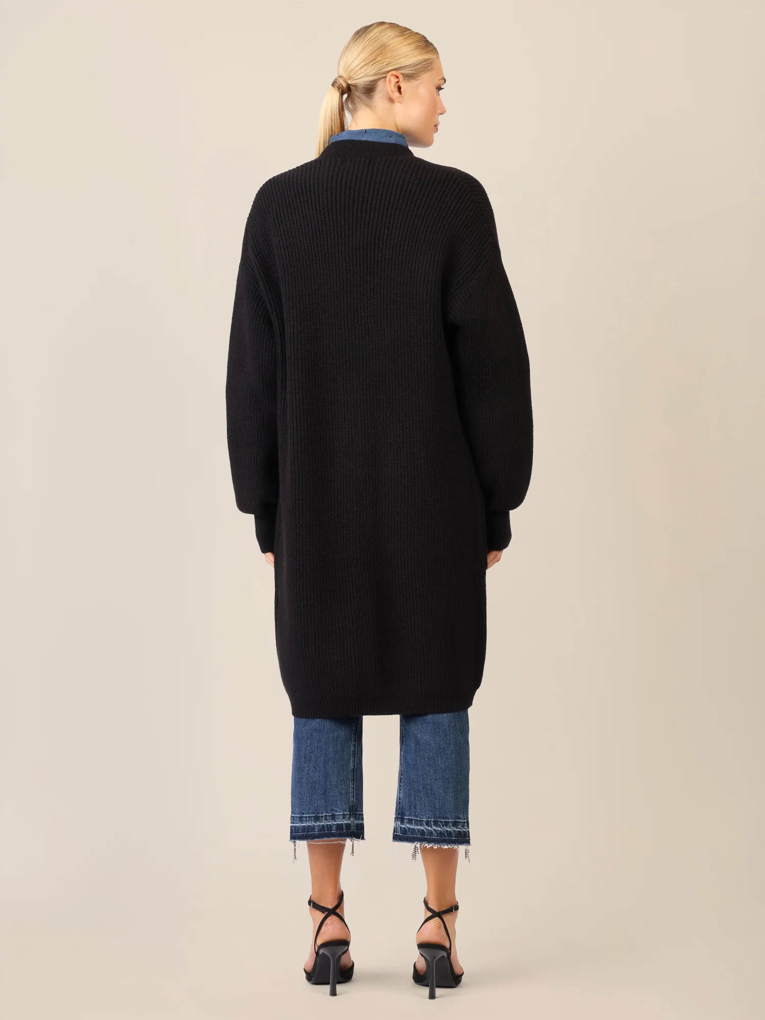 APART Lange Strickjacke mit aufgesetzten Taschen | schwarz - Image 3