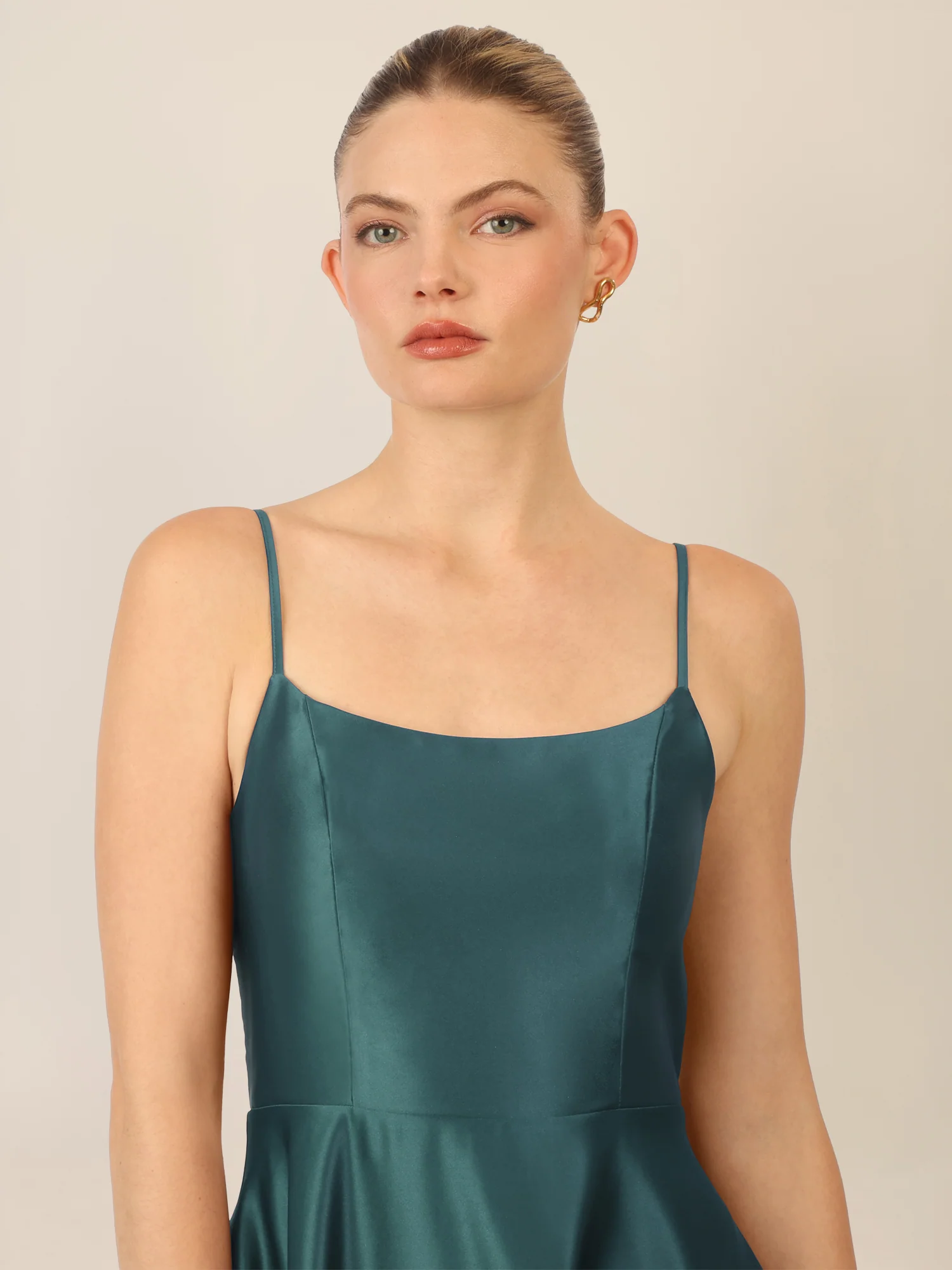 APART Langes Ballkleid aus Satin mit Spaghettiträgern | dunkelgrün - Image 4