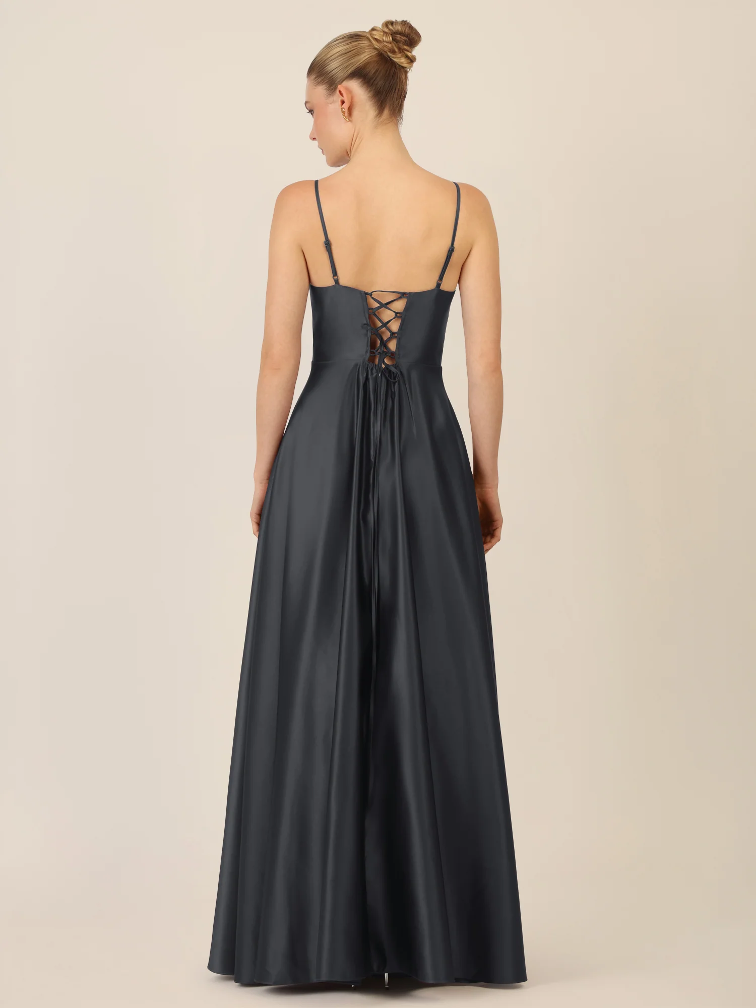APART Langes Ballkleid aus Satin mit Spaghettiträgern | schwarz - Image 2