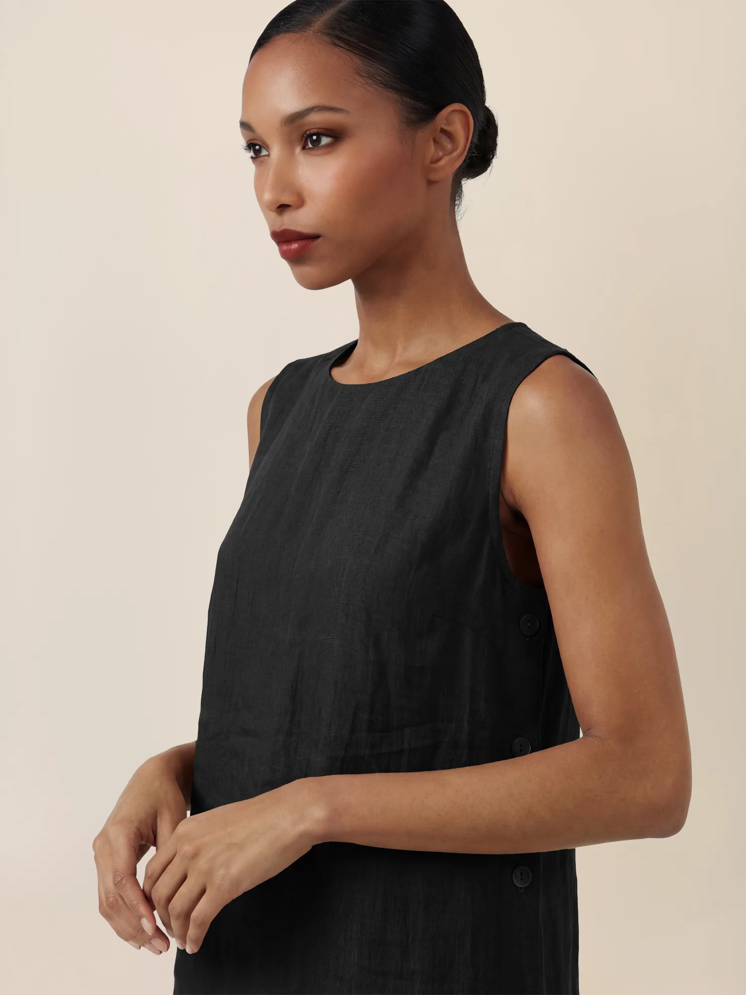APART Leinenkleid mit seitlicher Knopfleiste | schwarz - Image 4