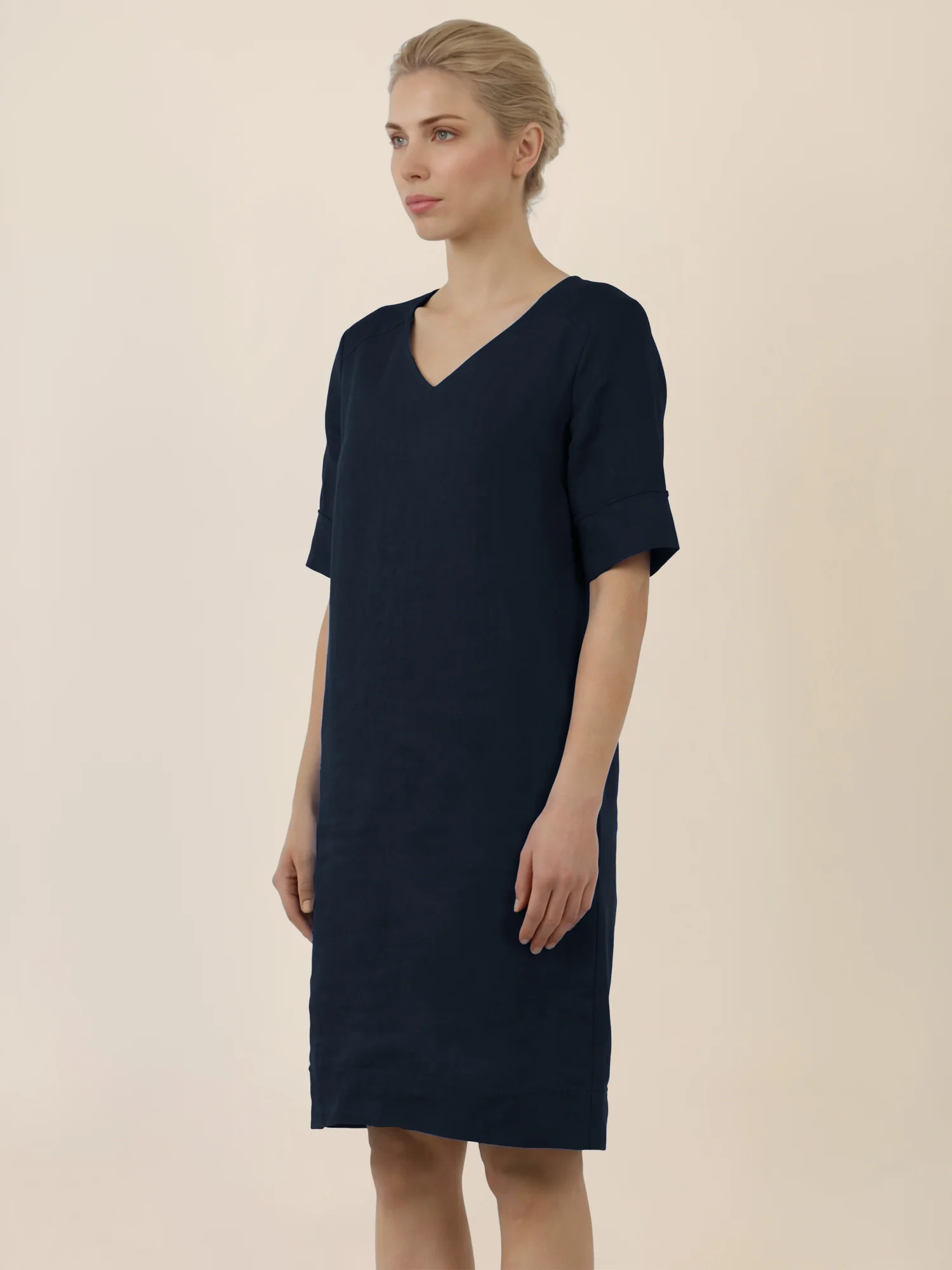 APART Locker geschnittenes Leinenkleid mit V-Ausschnitt | nachtblau - Image 4