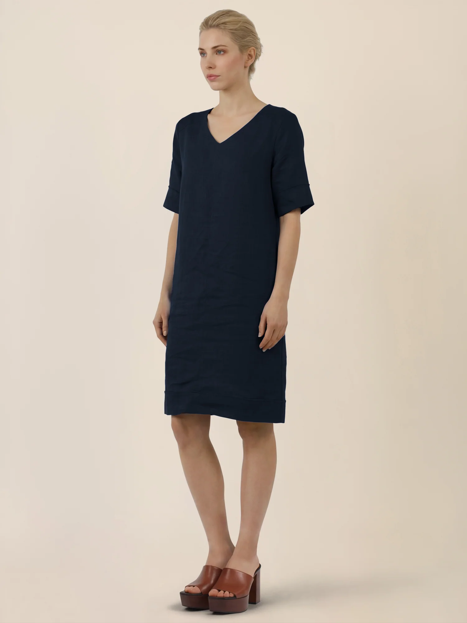 APART Locker geschnittenes Leinenkleid mit V-Ausschnitt | nachtblau - Image 6