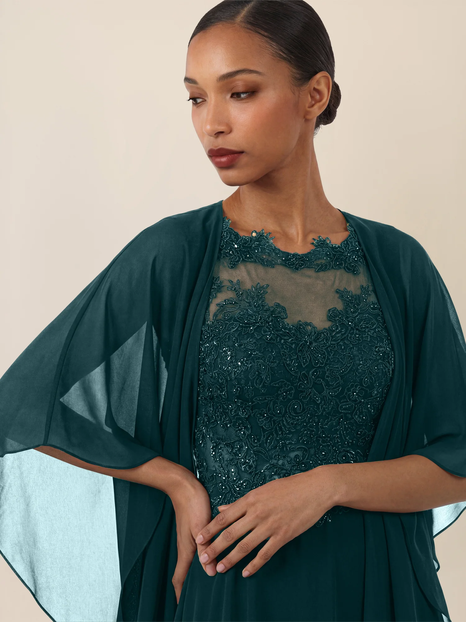 APART Luftiges Chiffon-Stola mit Zipfelsaum | emerald - Image 3