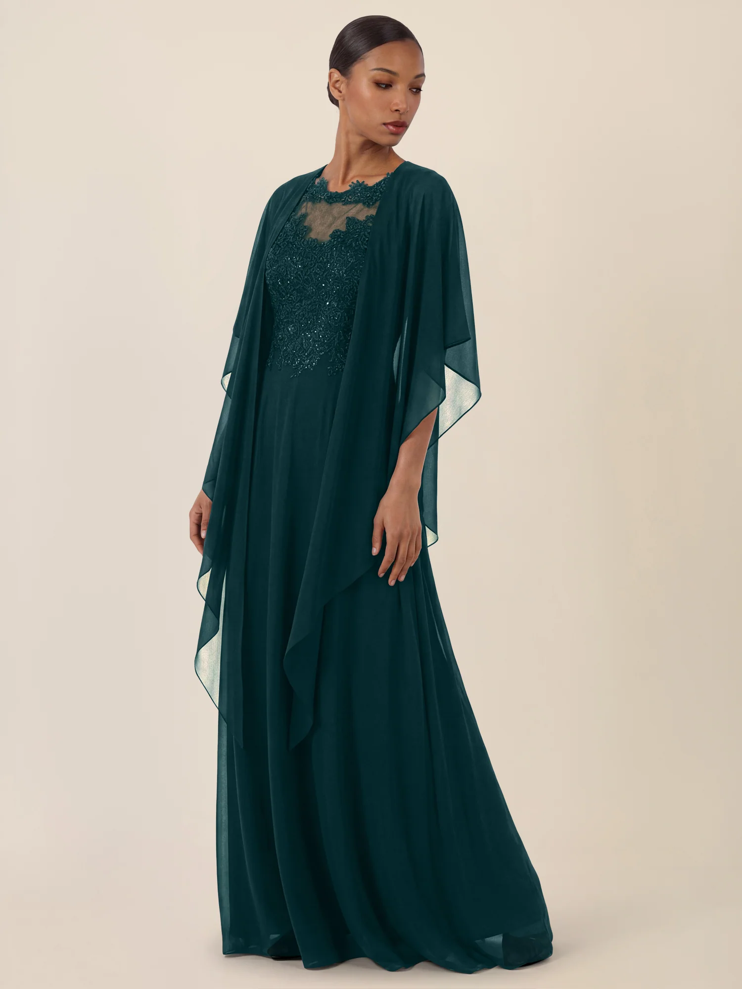 APART Luftiges Chiffon-Stola mit Zipfelsaum | emerald - Image 5