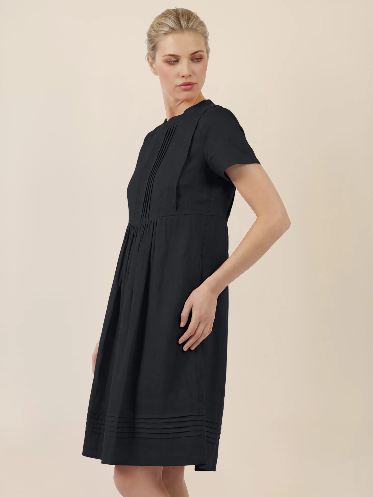 APART Luftiges Leinenkleid mit Zierfalten | schwarz - Image 4