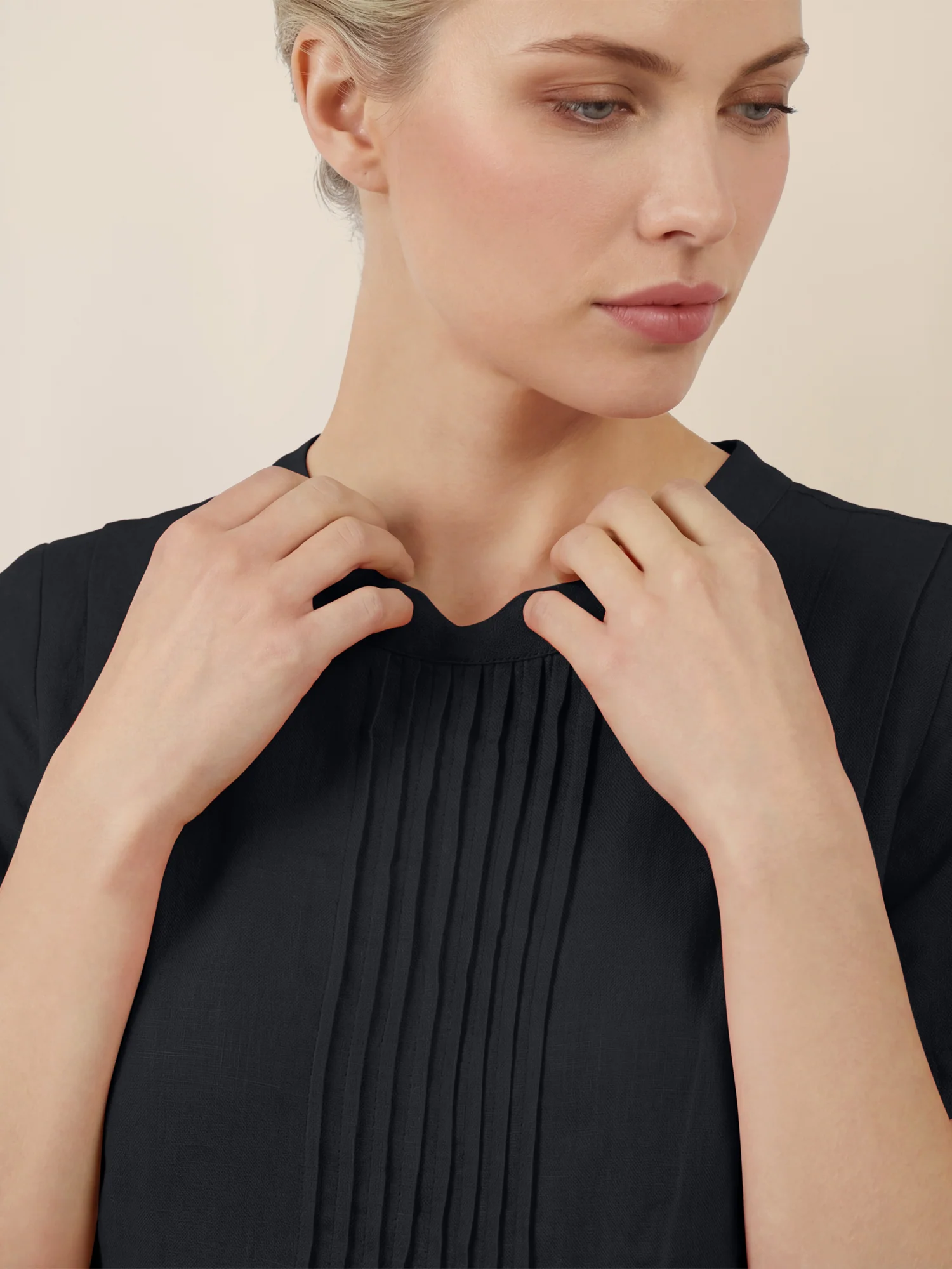 APART Luftiges Leinenkleid mit Zierfalten | schwarz - Image 5