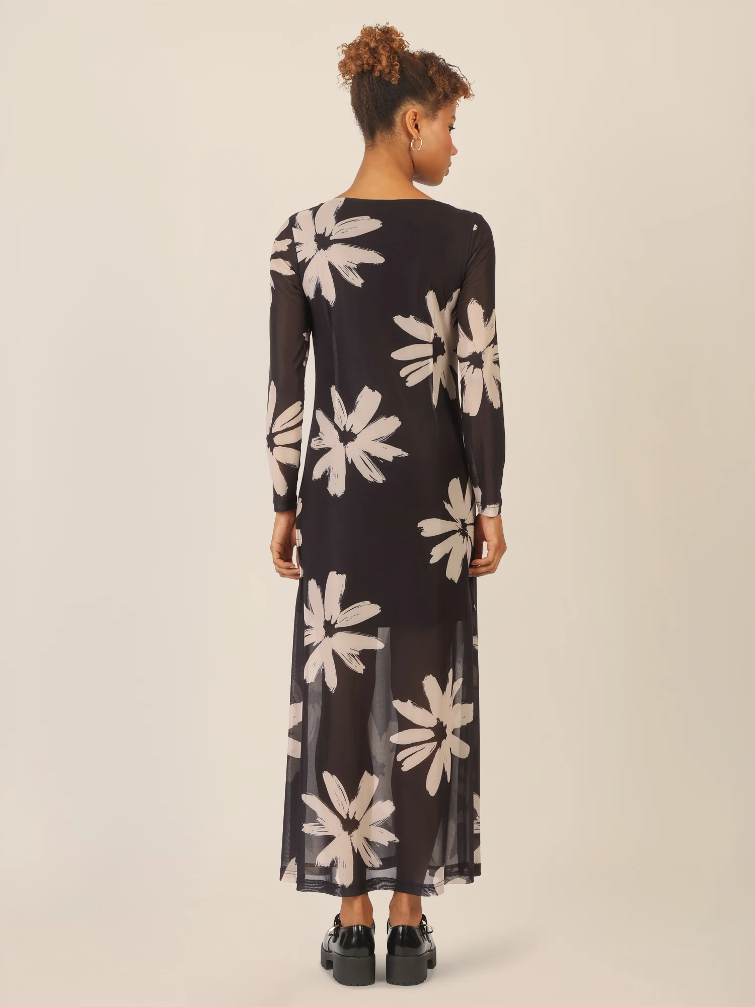 APART Maxi Meshkleid mit großem Blumenprint | schwarz-nude - Image 2