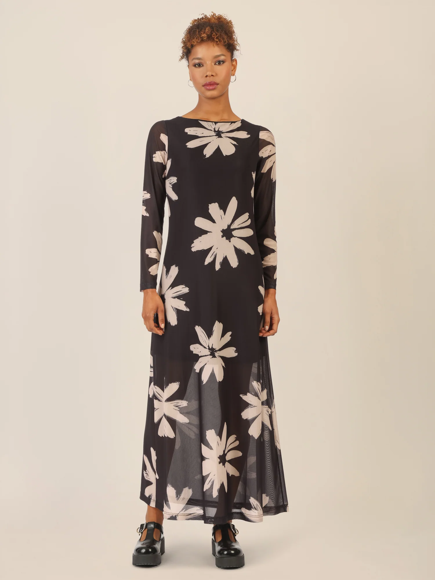APART Maxi Meshkleid mit großem Blumenprint | schwarz-nude - Image 5