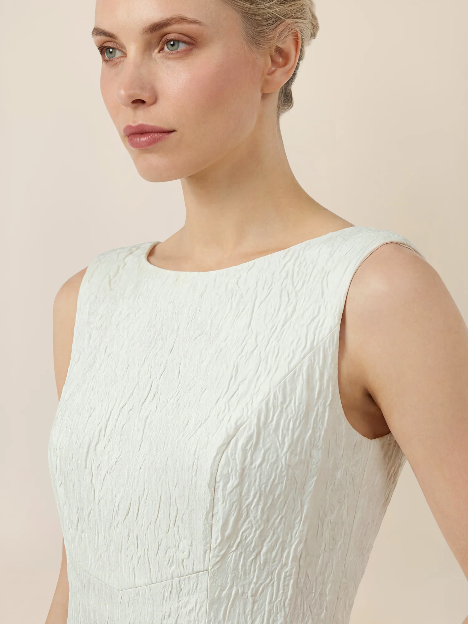 APART Maxikleid mit geprägtem Strukturmuster | creme - Image 4