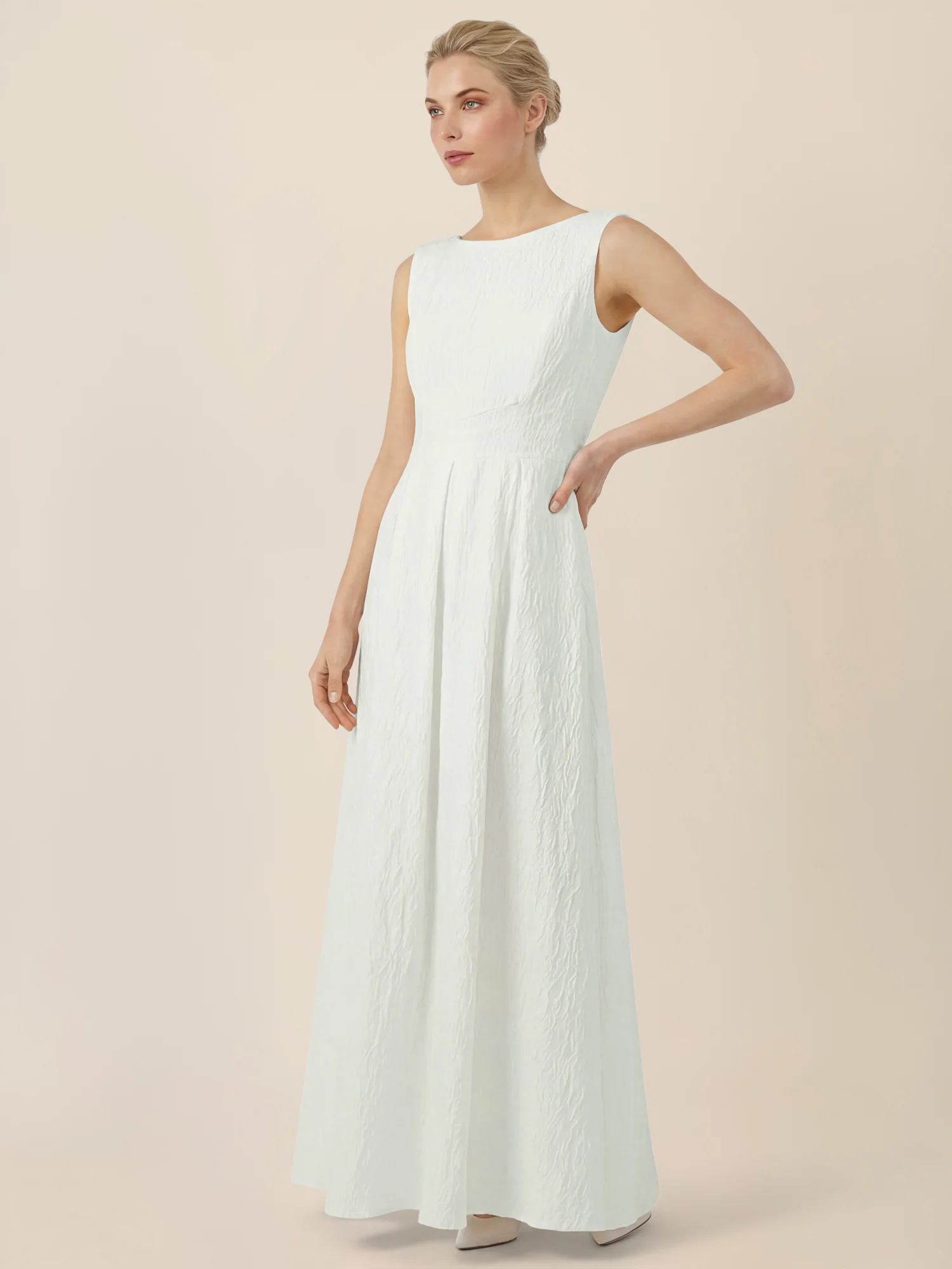 APART Maxikleid mit geprägtem Strukturmuster | creme - Image 5