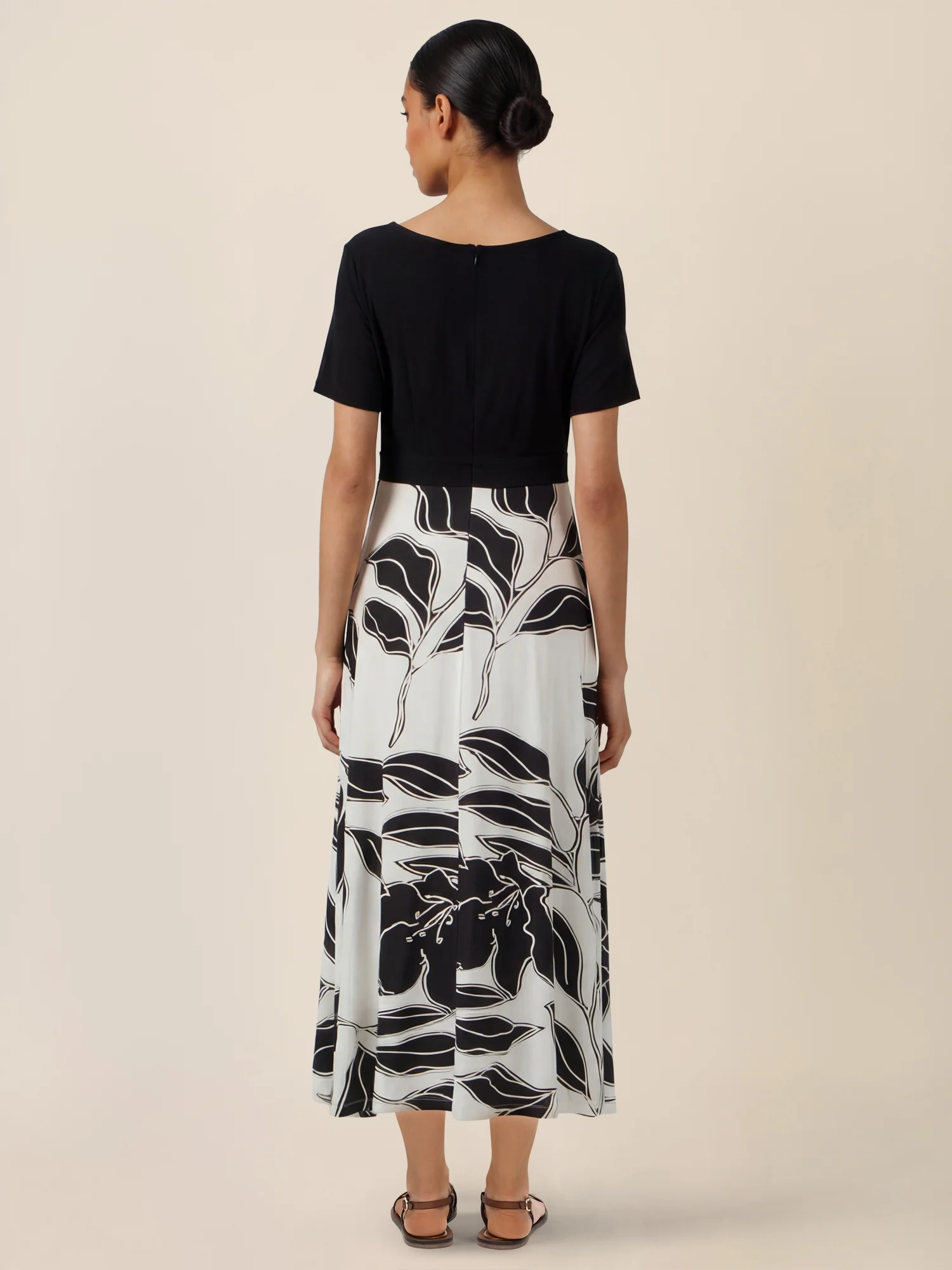 APART Maxikleid mit Wickeloptik und floralem Print | schwarz-creme - Image 2
