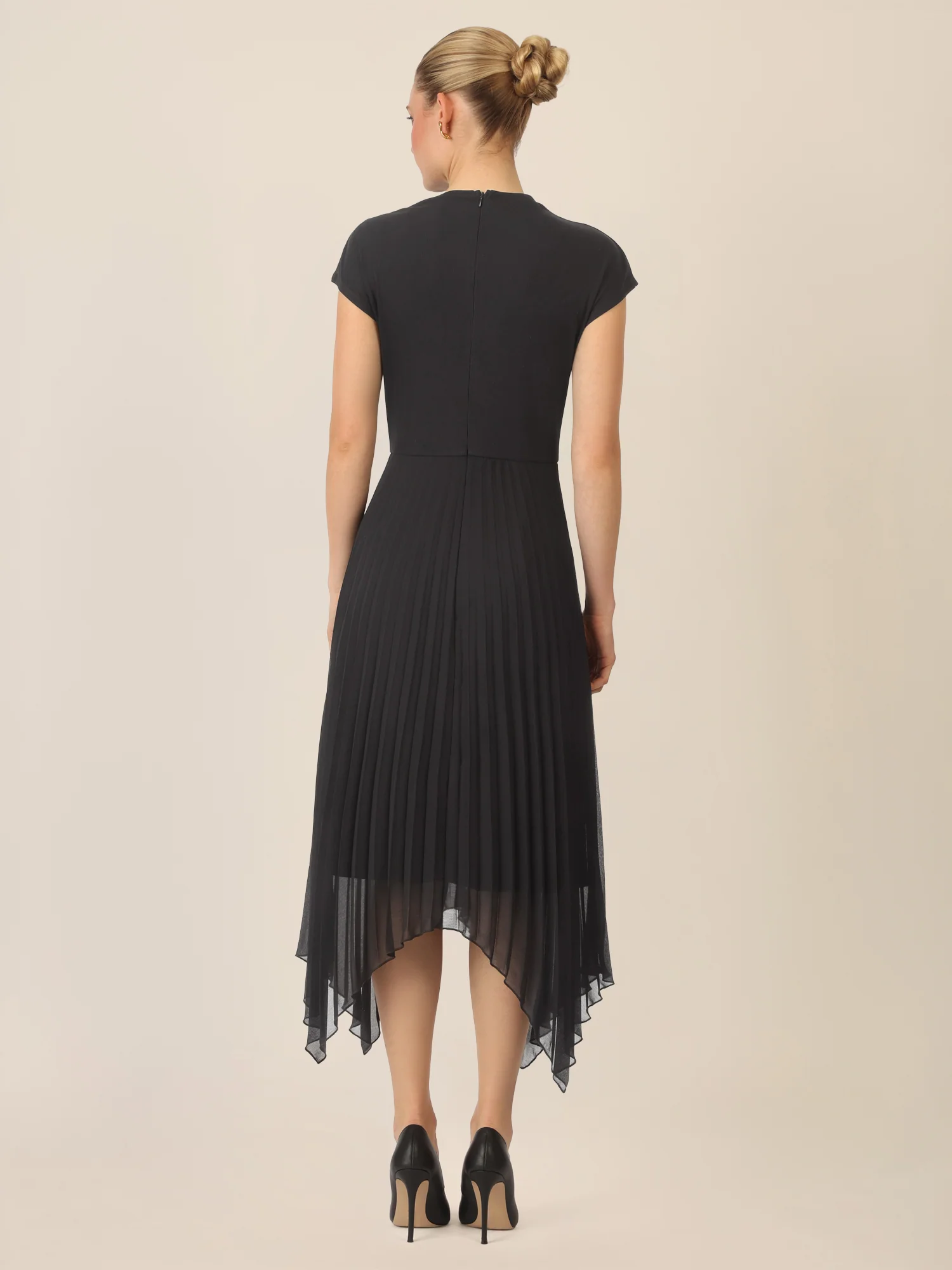 APART Midi Kleid mit Zipfelsaum | schwarz - Image 2