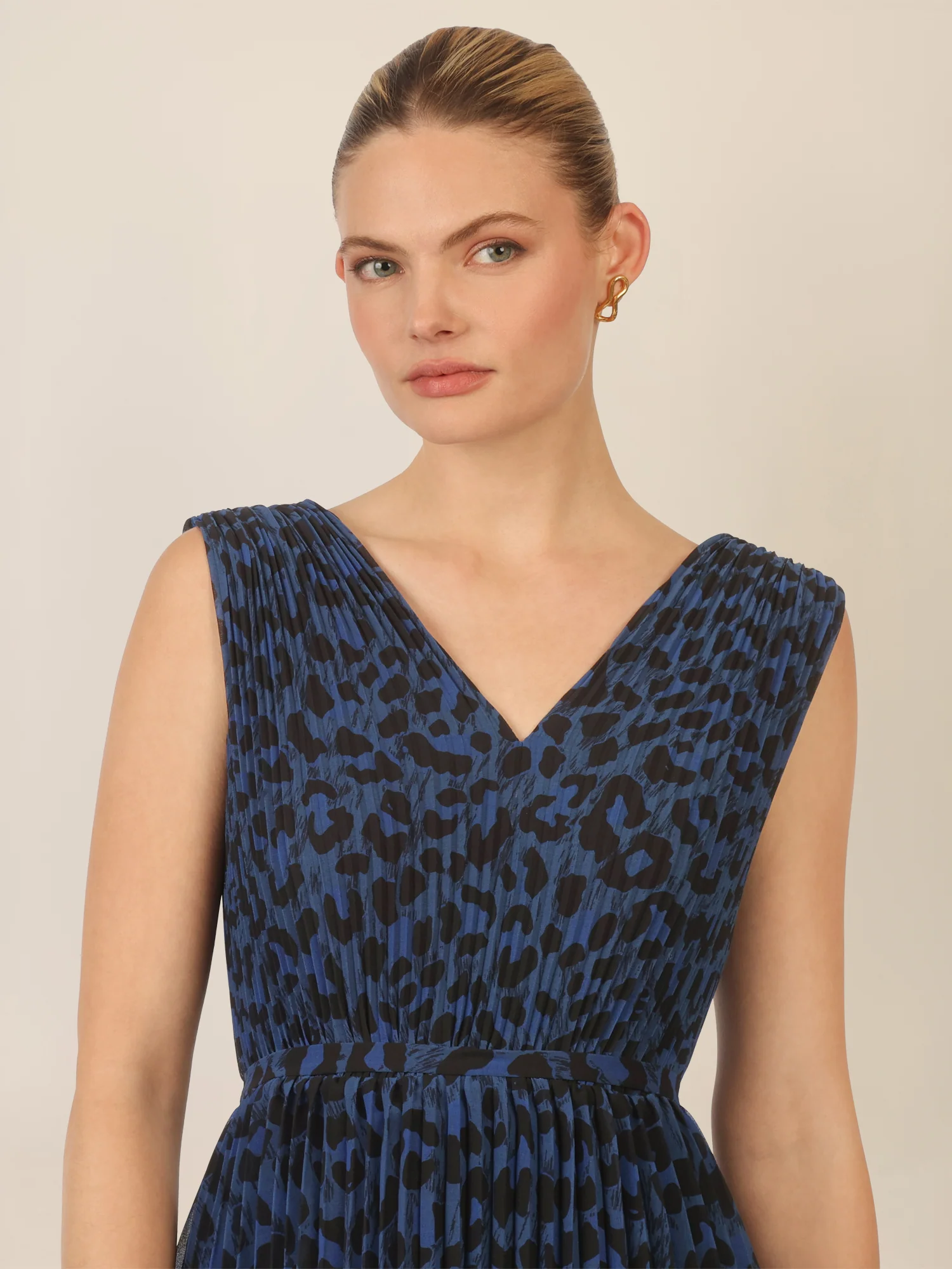 APART Midi Plisseekleid mit Animalprint | mittelblau-multicolor - Image 4