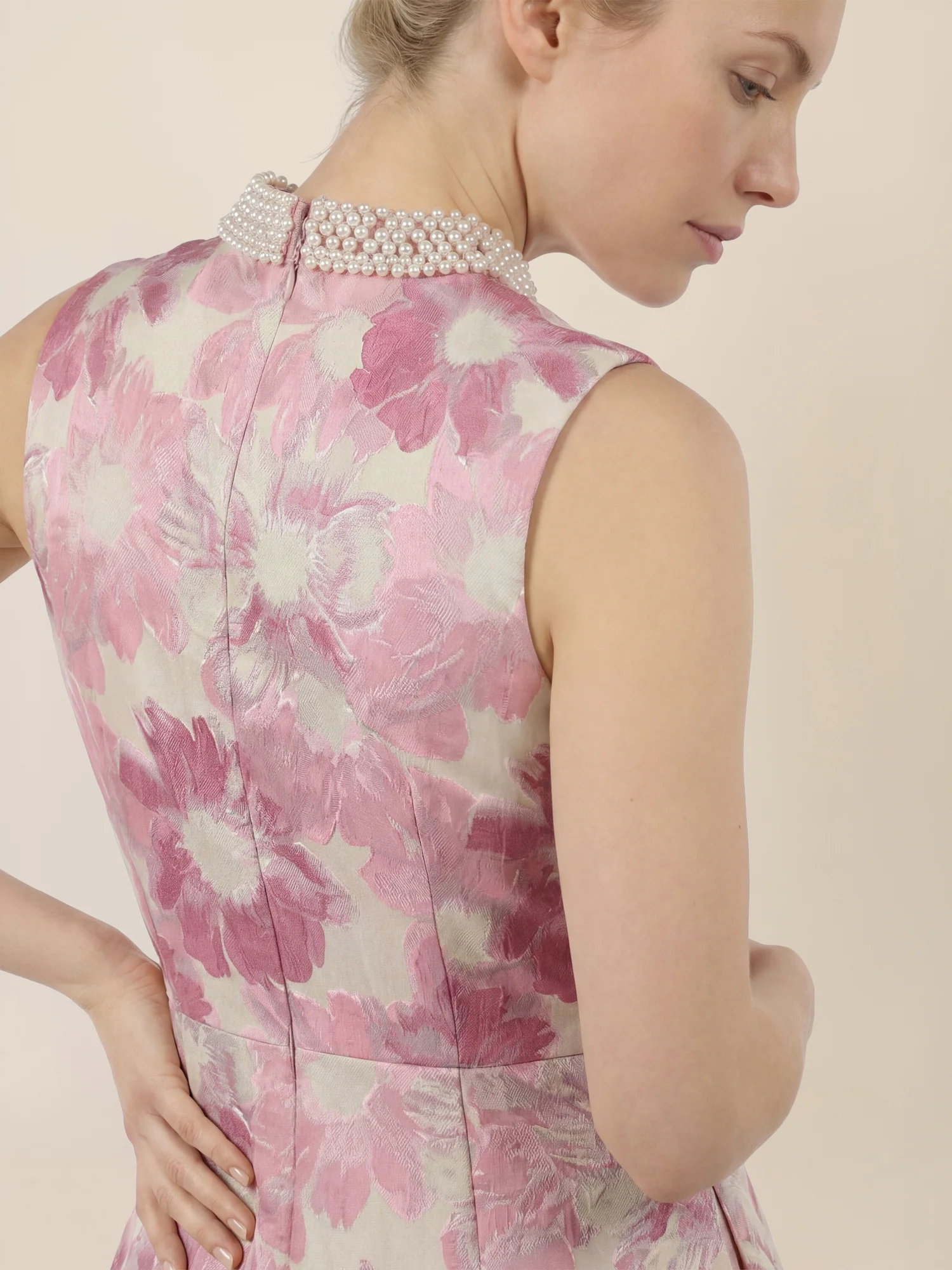APART Midikleid mit Perlenkragen und Blütenjacquard | creme-rose - Image 4