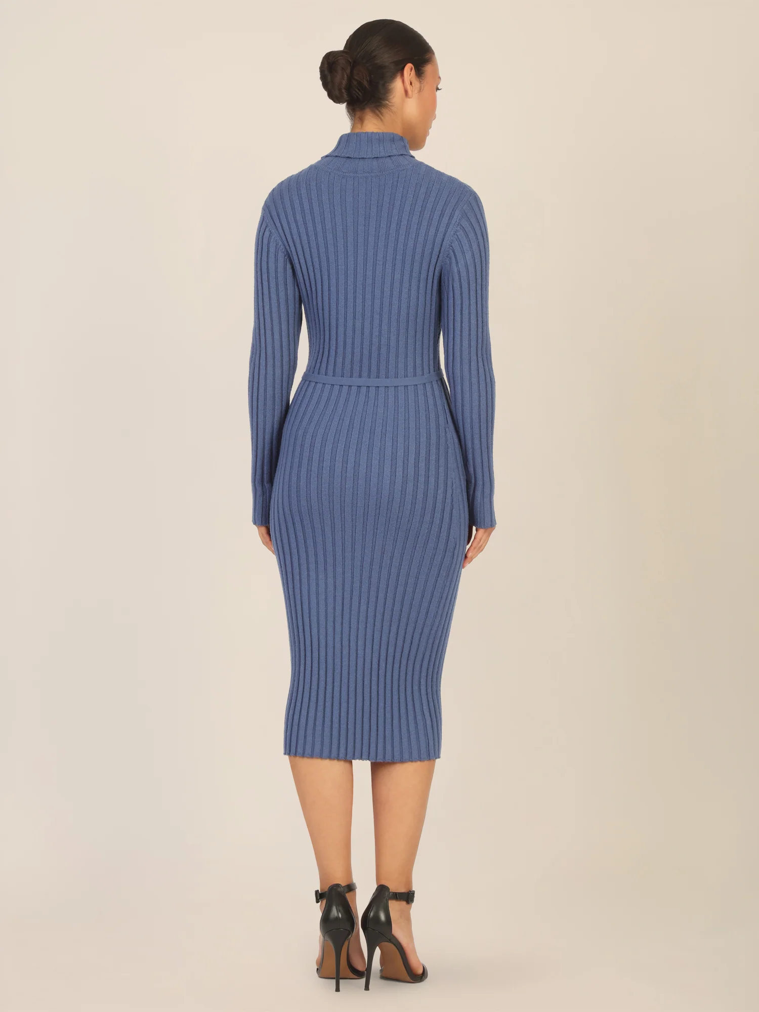 APART Midistrickkleid mit Gürtel | mittelblau - Image 2