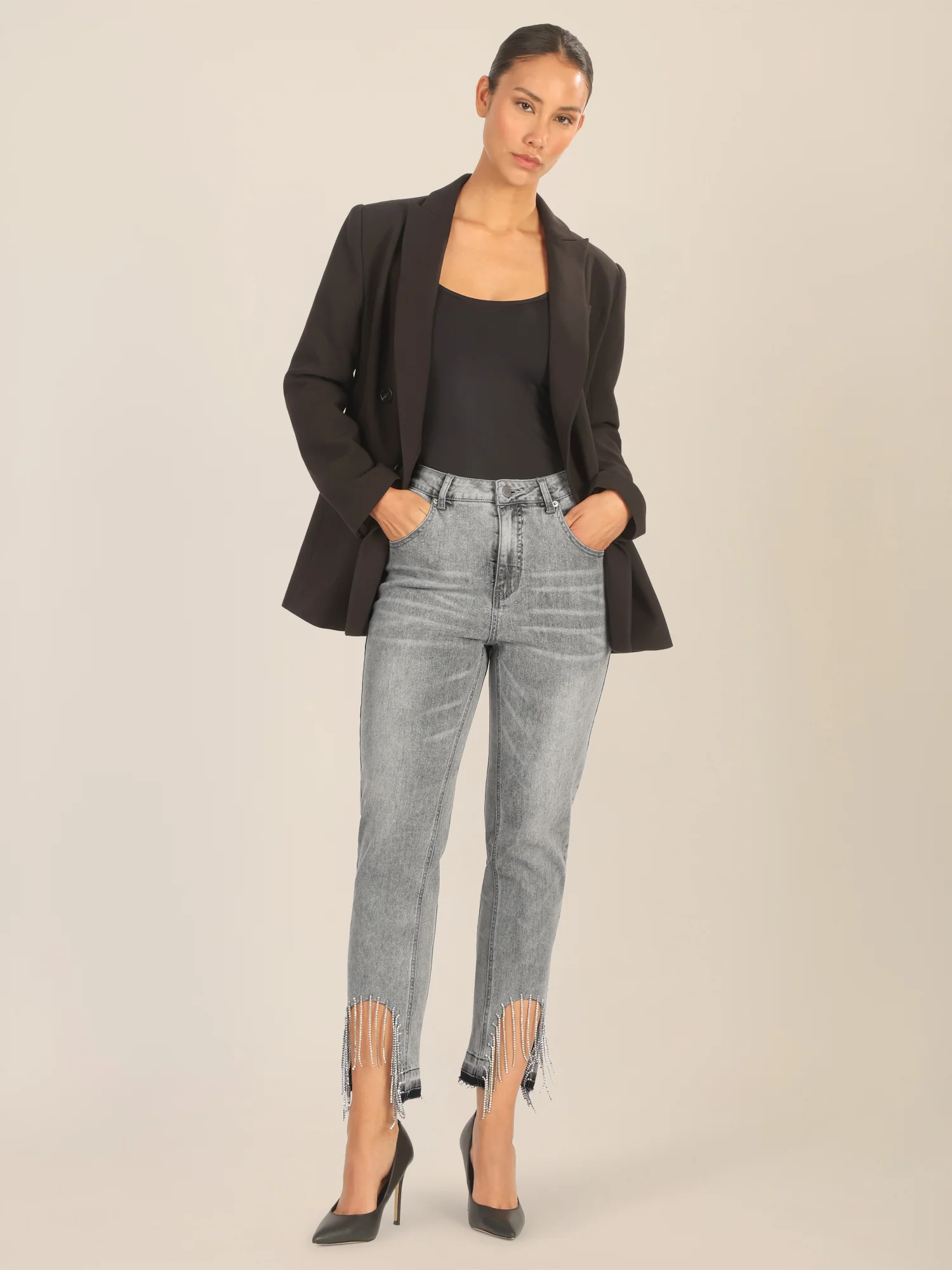APART Mom Jeans mit Kristallsteinen mit Kristallstein Fransen am Saum | grau - Image 2
