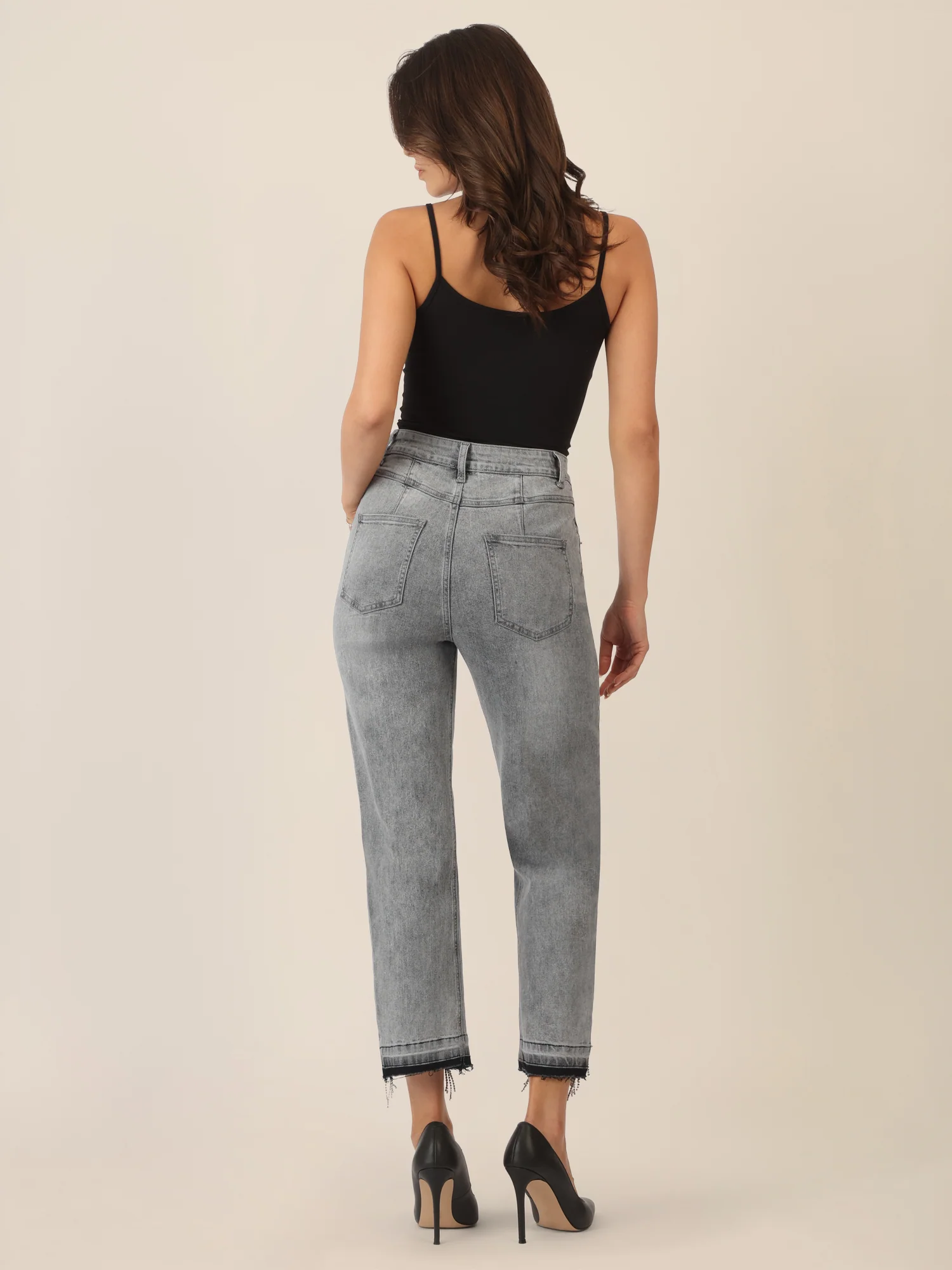 APART Mom Jeans mit Kristallsteinen mit Kristallstein Fransen am Saum | grau - Image 3