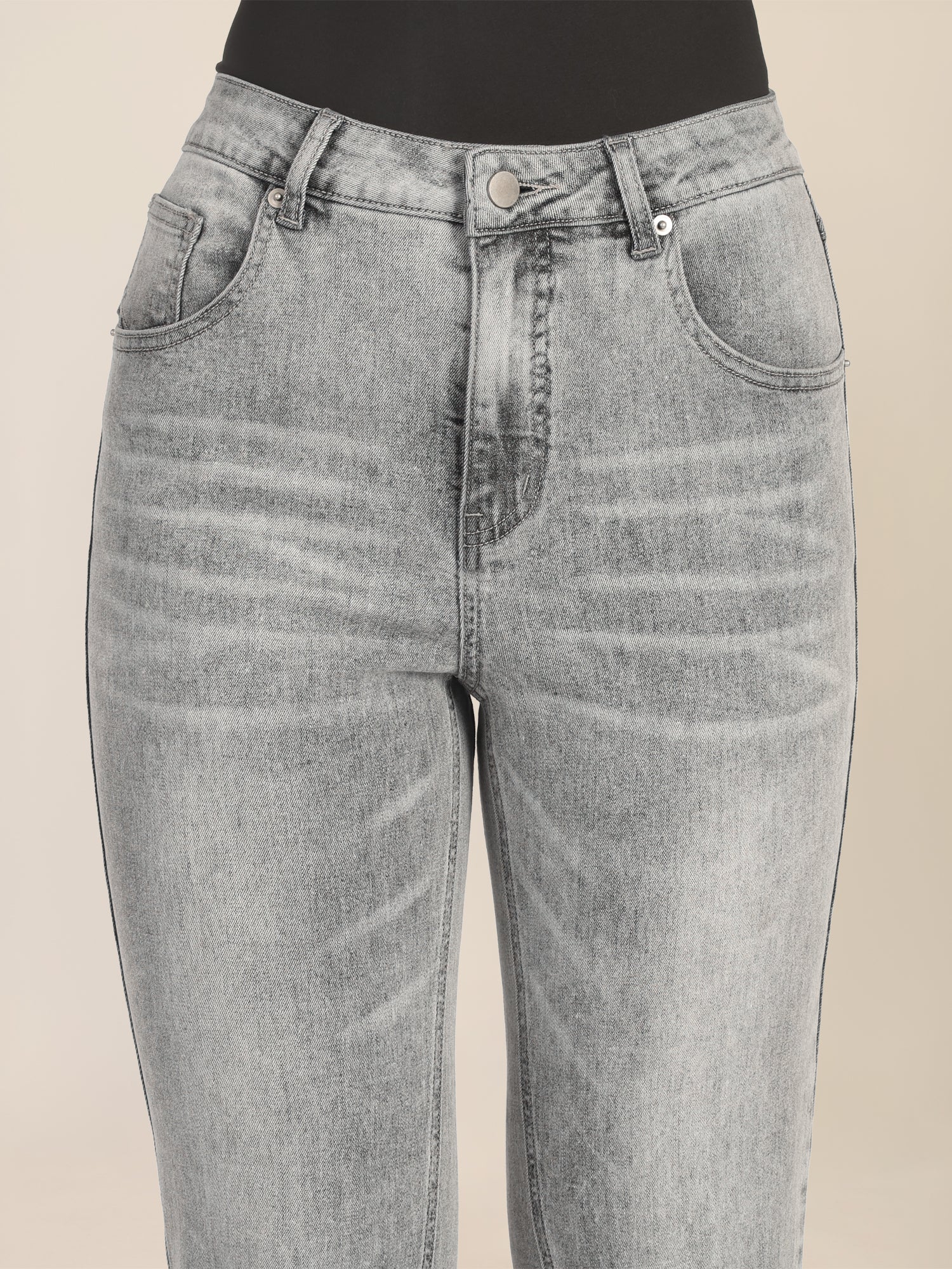 APART Mom Jeans mit Kristallsteinen mit Kristallstein Fransen am Saum | grau - Image 5