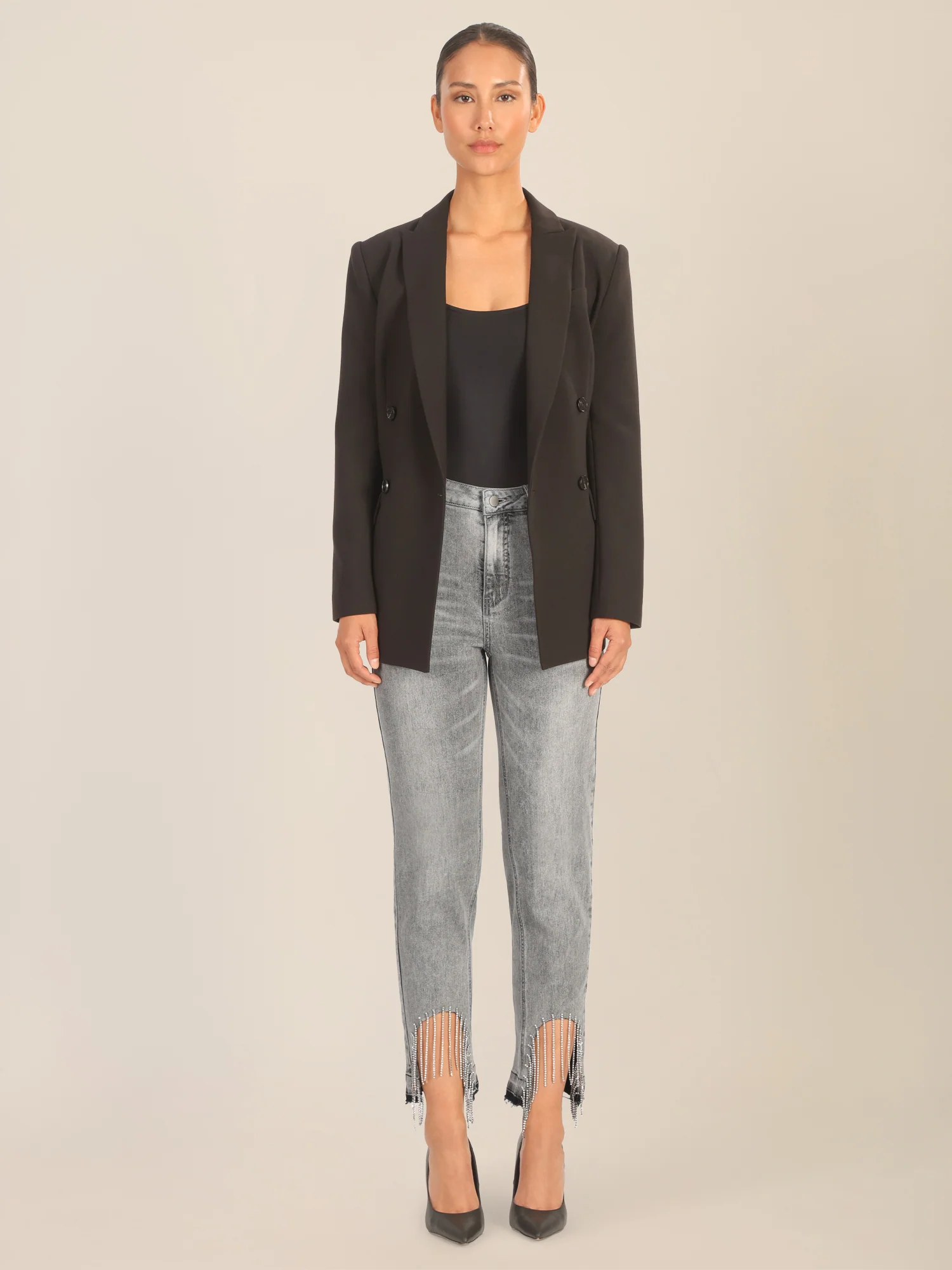 APART Mom Jeans mit Kristallsteinen mit Kristallstein Fransen am Saum | grau - Image 6