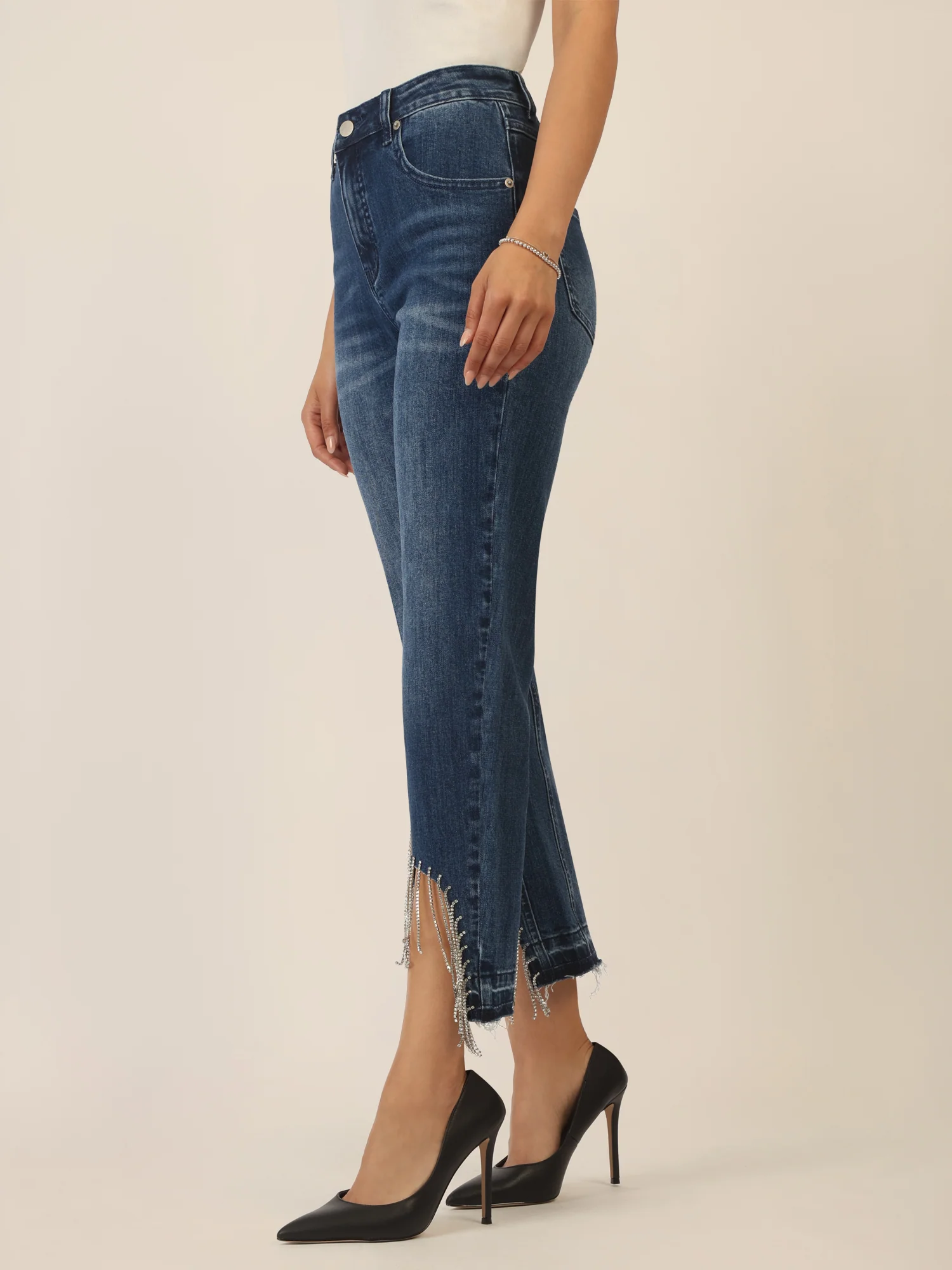 APART Mom Jeans mit Kristallsteinen mit Kristallstein Fransen am Saum | mittelblau