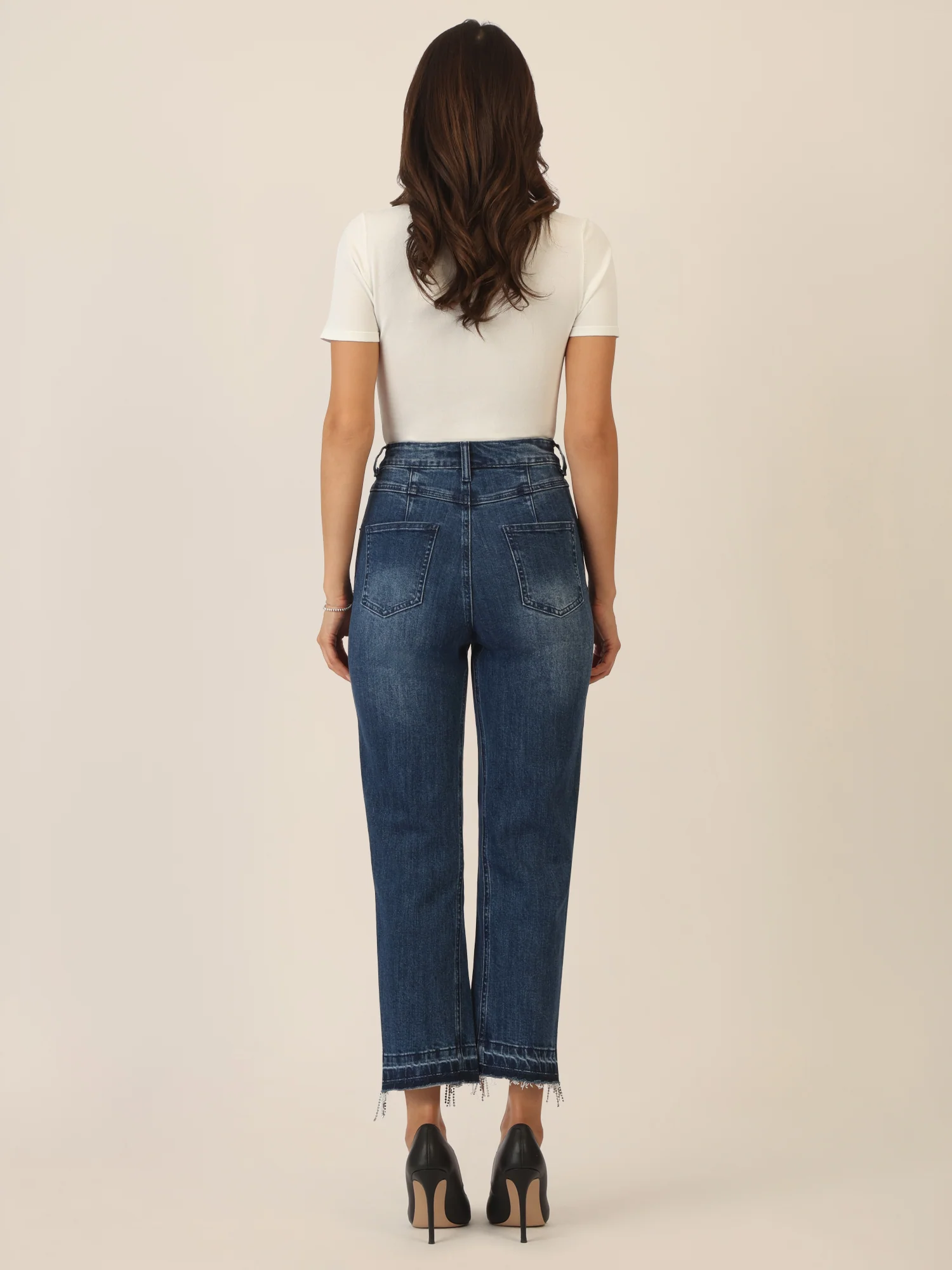 APART Mom Jeans mit Kristallsteinen mit Kristallstein Fransen am Saum | mittelblau - Image 3