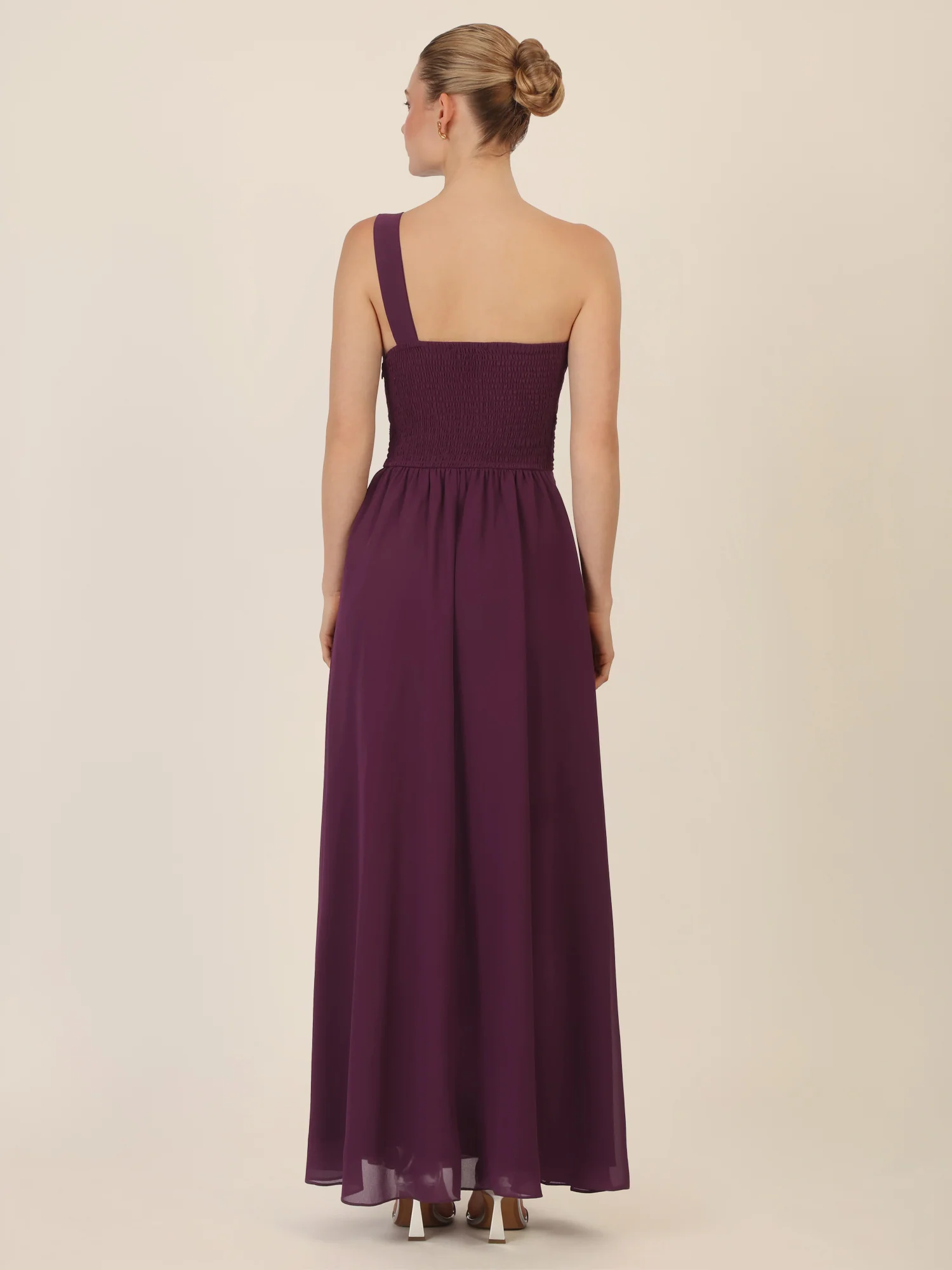 APART One-Shoulder Abendkleid mit Plisseedetail | dunkel lila - Image 2