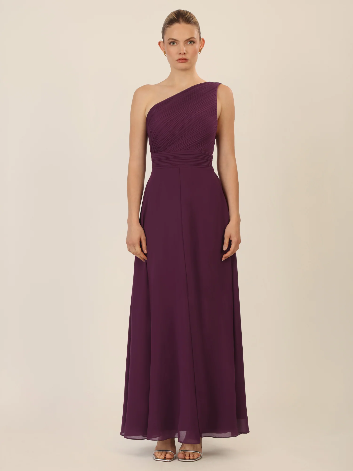 APART One-Shoulder Abendkleid mit Plisseedetail | dunkel lila - Image 5