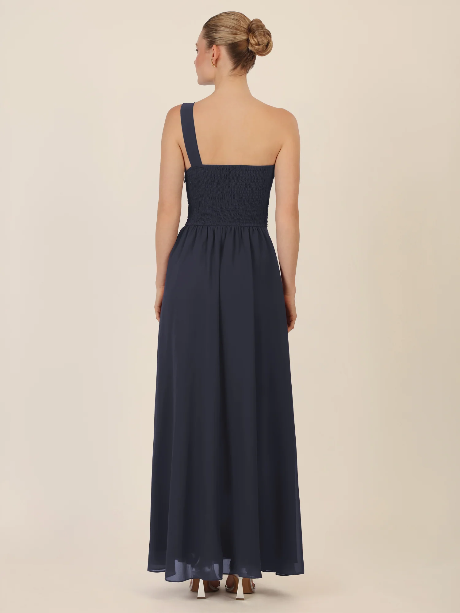 APART One-Shoulder Abendkleid mit Plisseedetail | nachtblau - Image 2