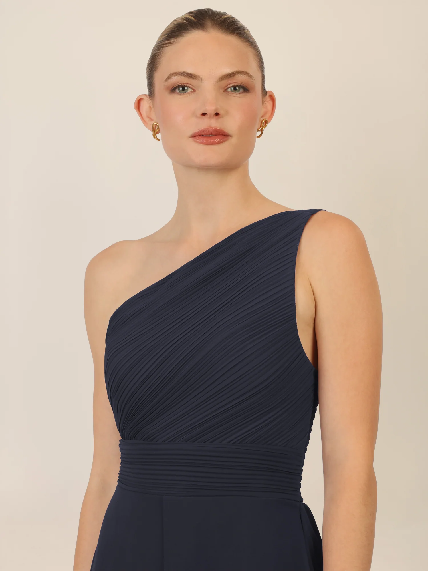 APART One-Shoulder Abendkleid mit Plisseedetail | nachtblau - Image 4