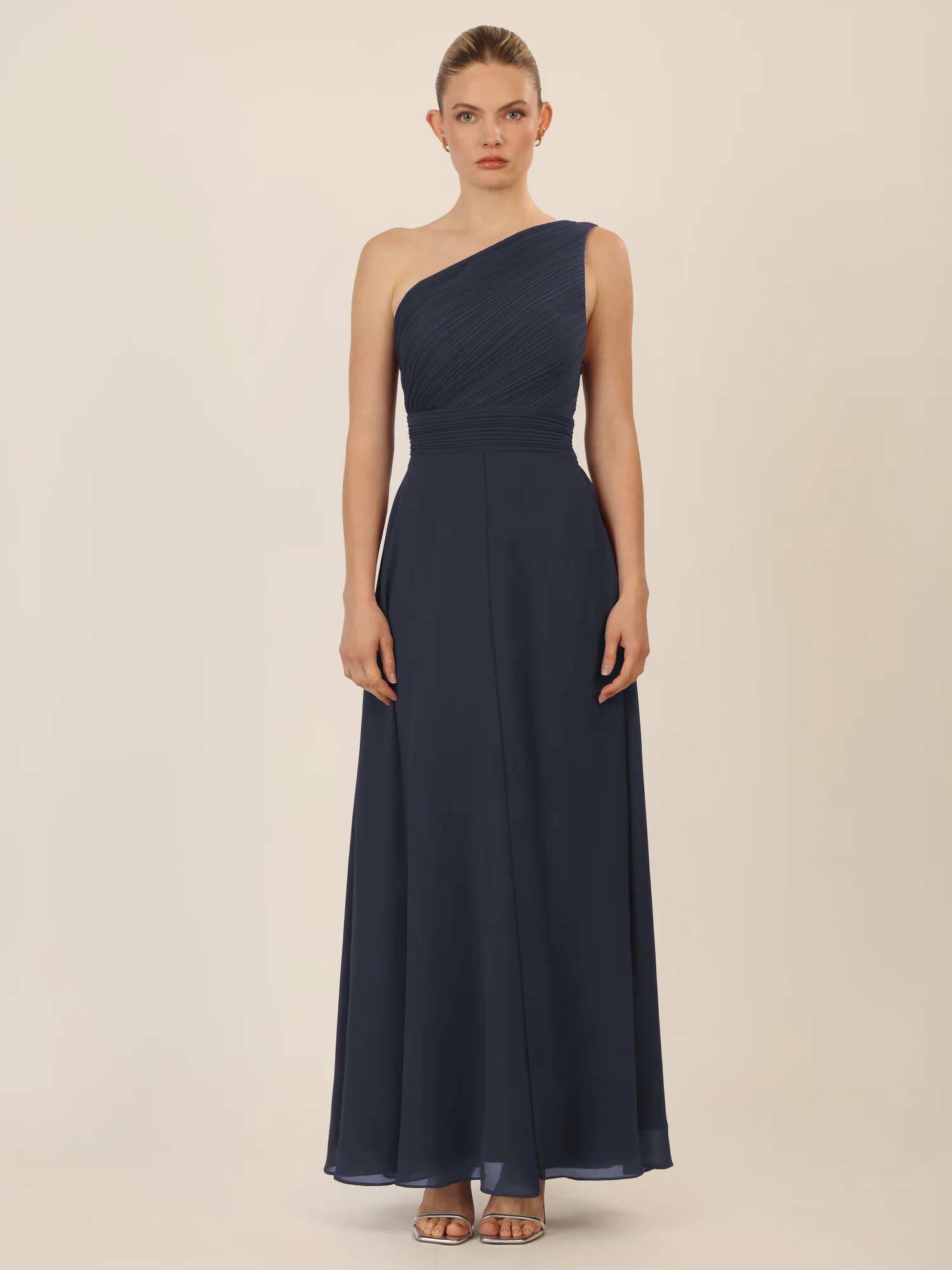 APART One-Shoulder Abendkleid mit Plisseedetail | nachtblau - Image 5